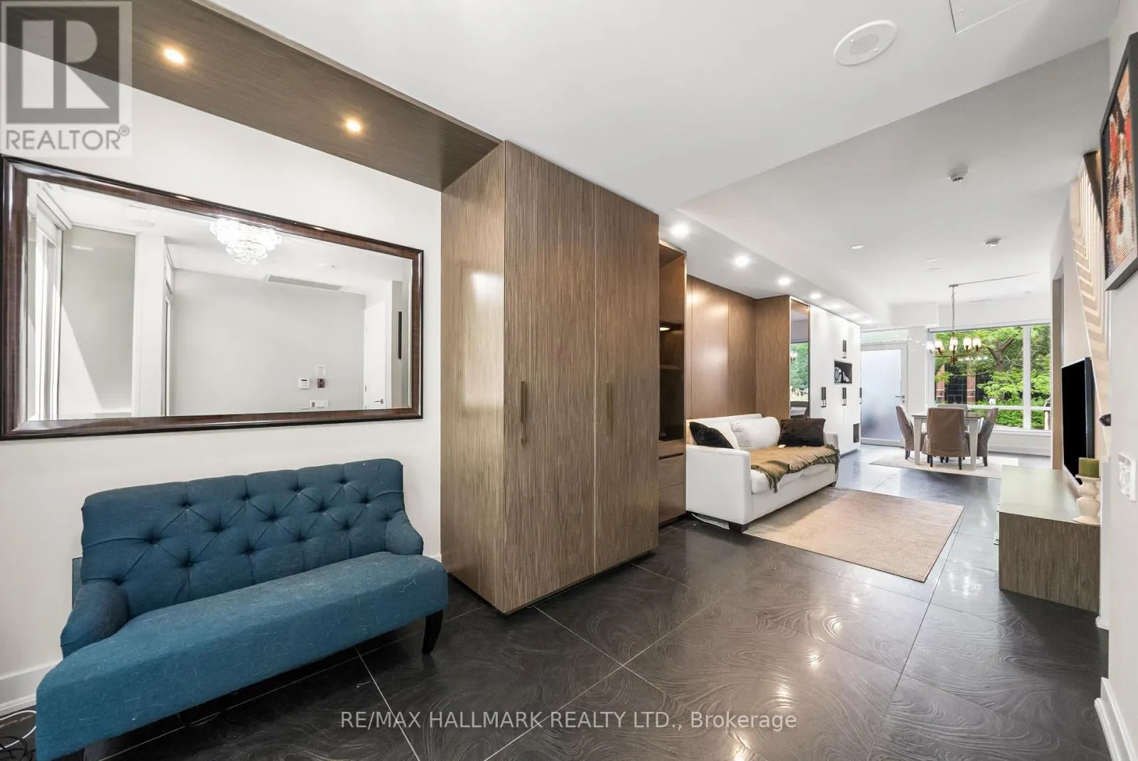 TH11 - 23 SHEPPARD AVENUE E