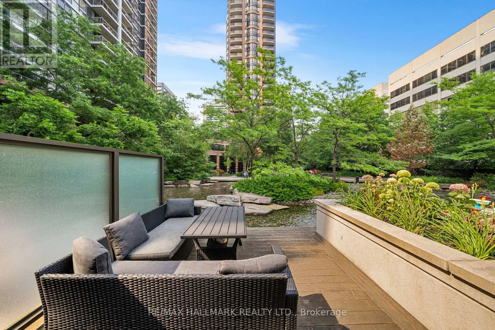 TH11 - 23 SHEPPARD AVENUE E