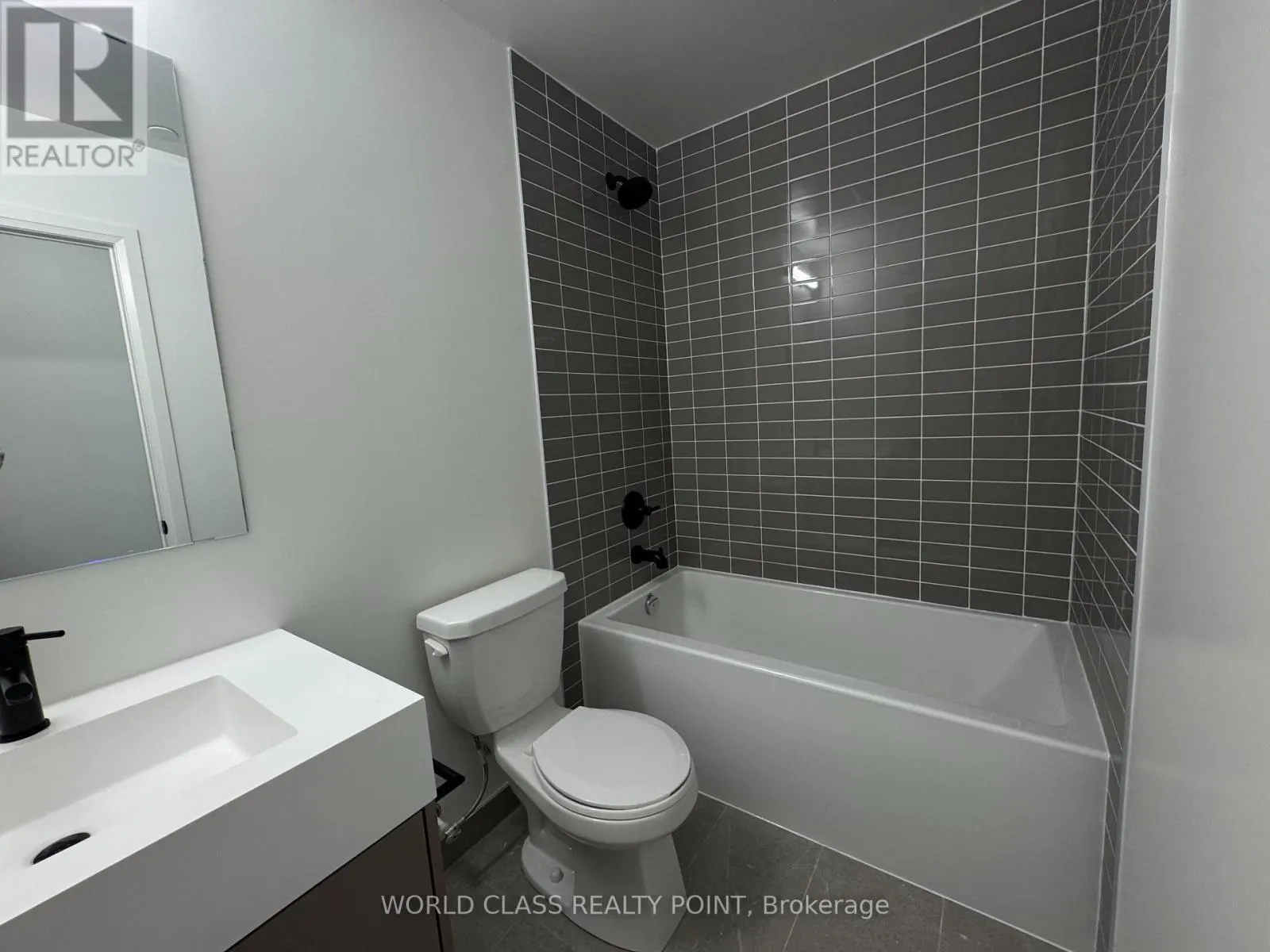2013 - 280 DUNDAS STREET W