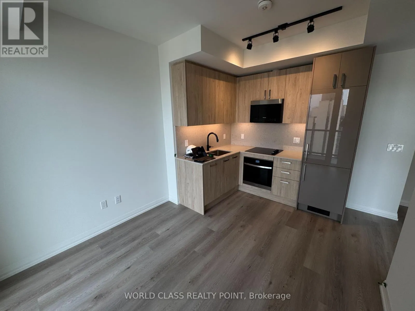 2013 - 280 DUNDAS STREET W