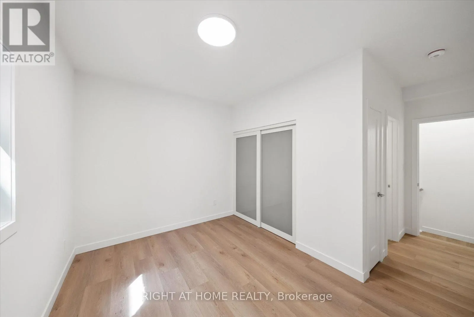 2 - 125 KENDAL AVE AVENUE