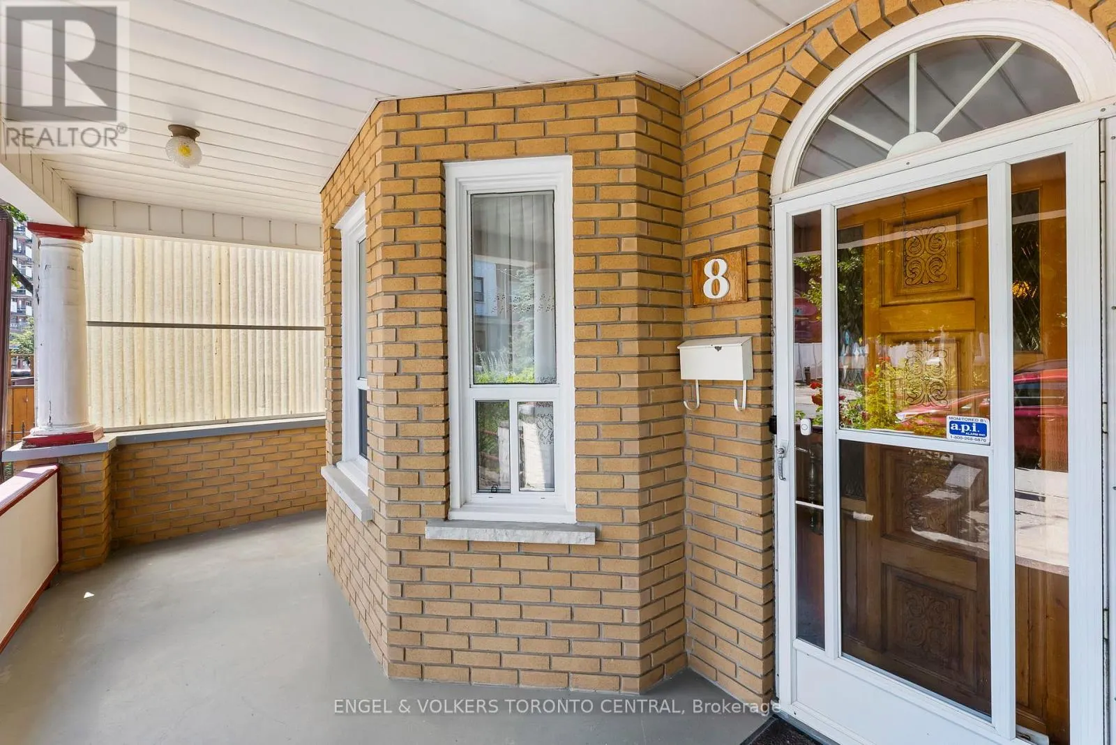 8 BROOKFIELD STREET