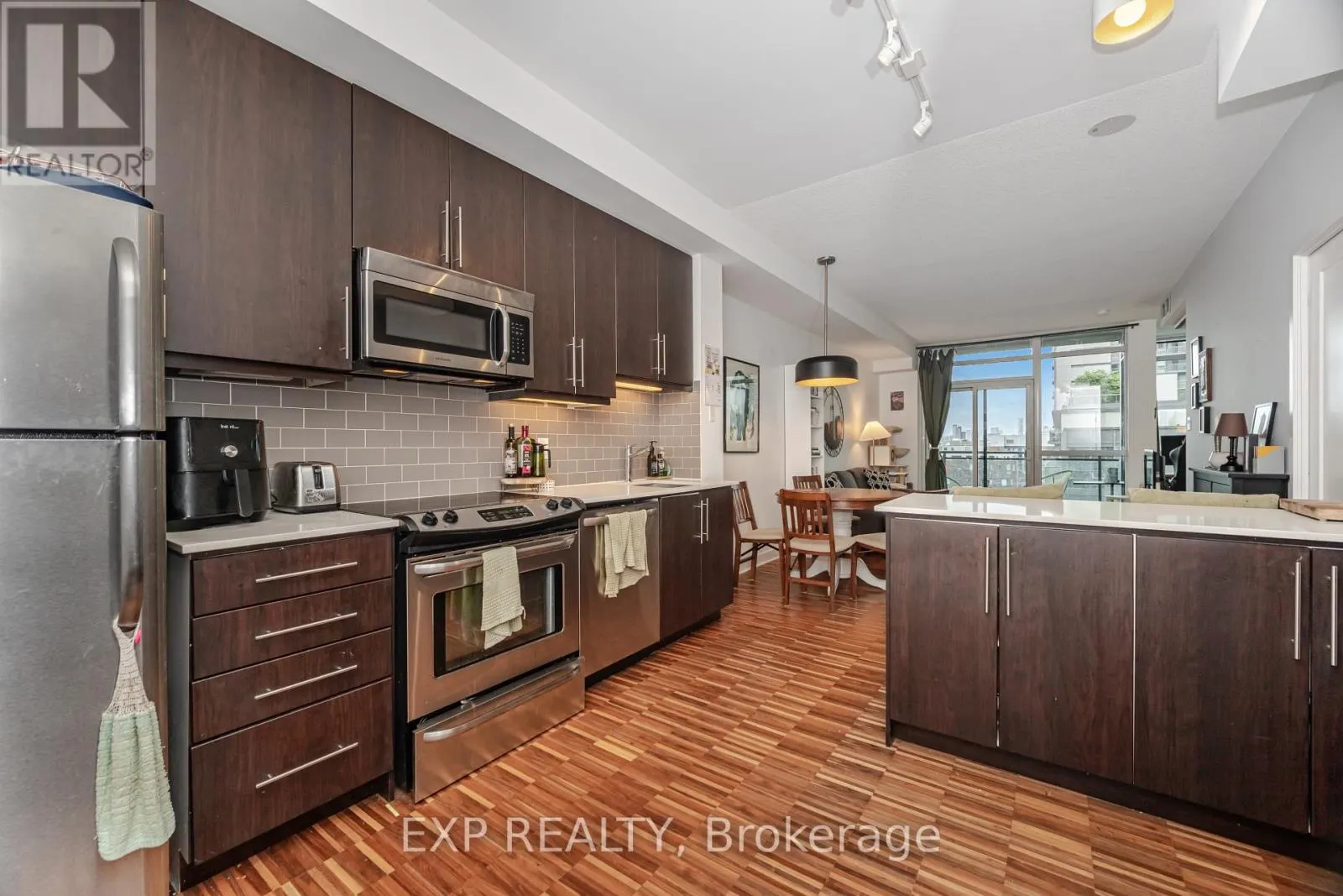 1005 - 1171 QUEEN STREET W