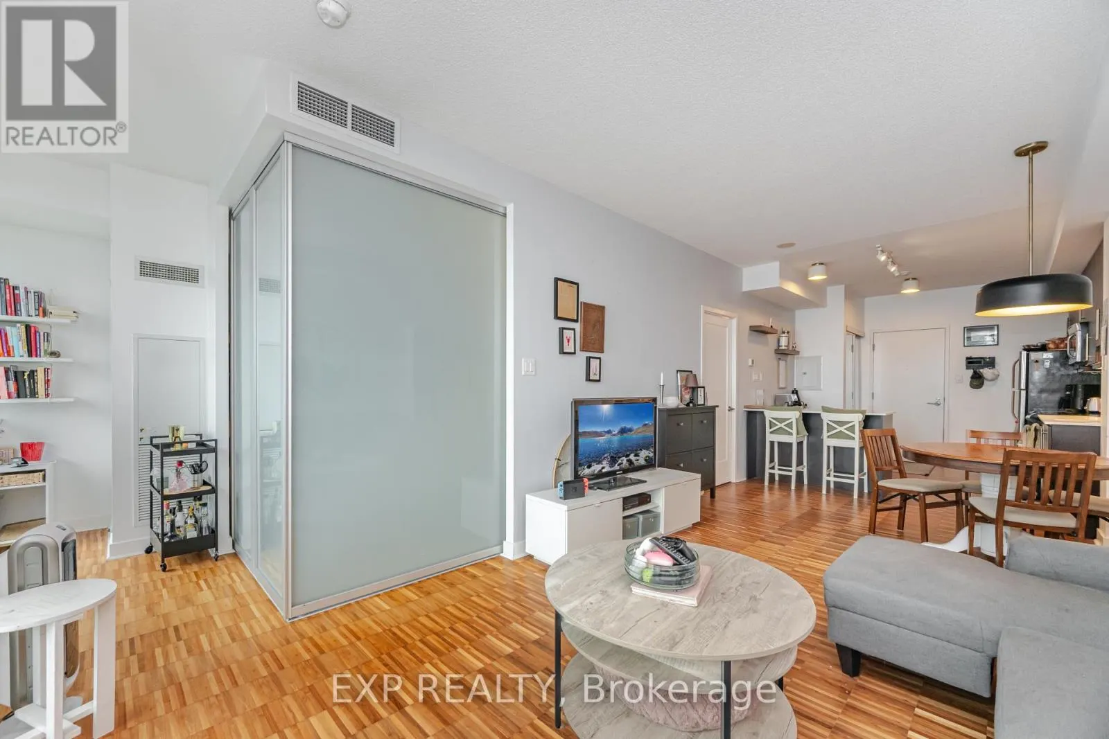 1005 - 1171 QUEEN STREET W