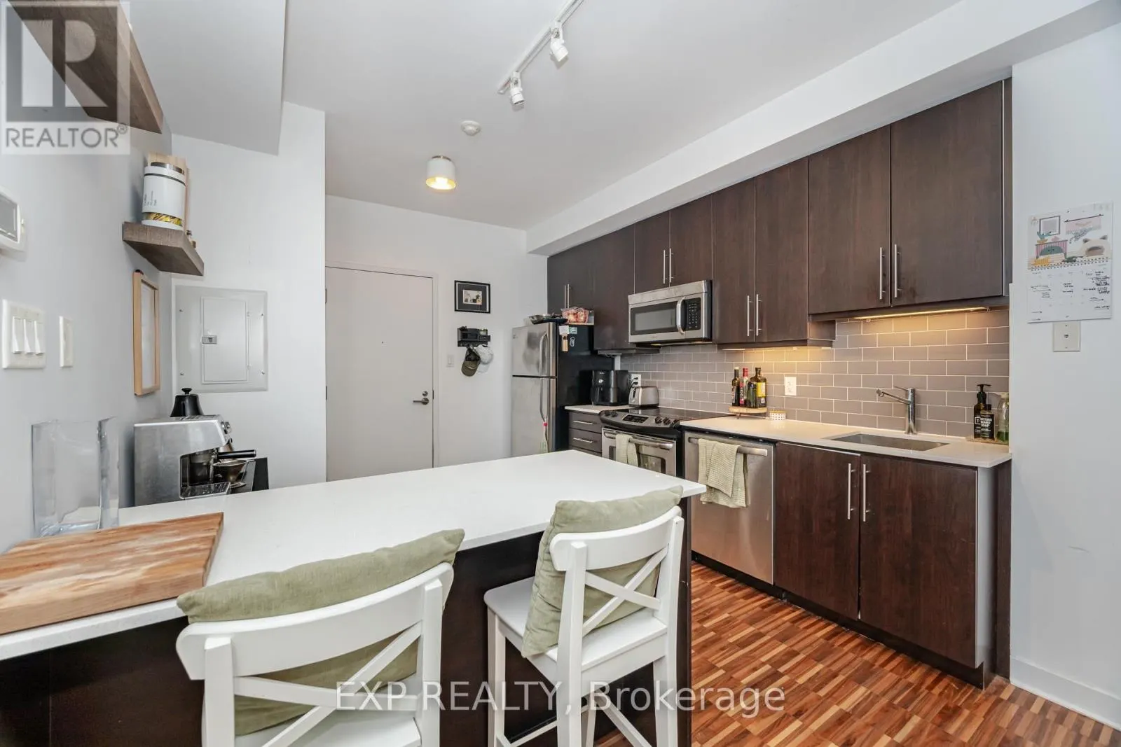1005 - 1171 QUEEN STREET W