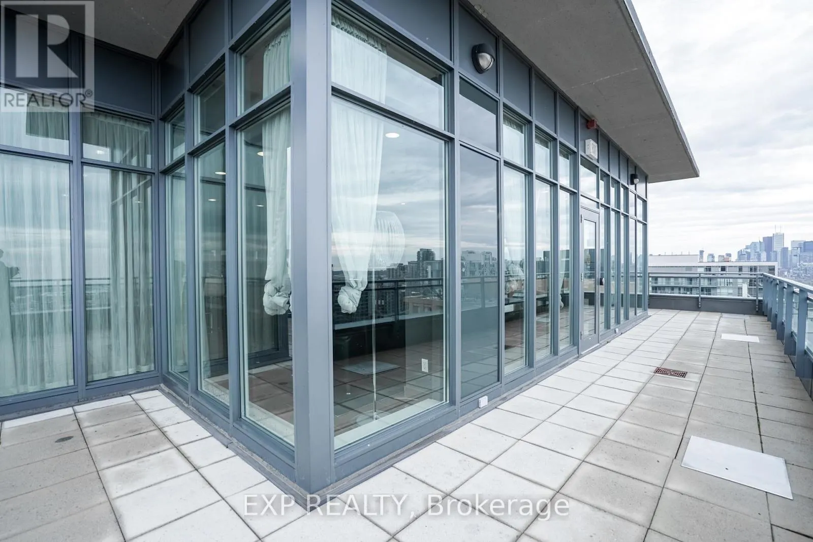 1005 - 1171 QUEEN STREET W
