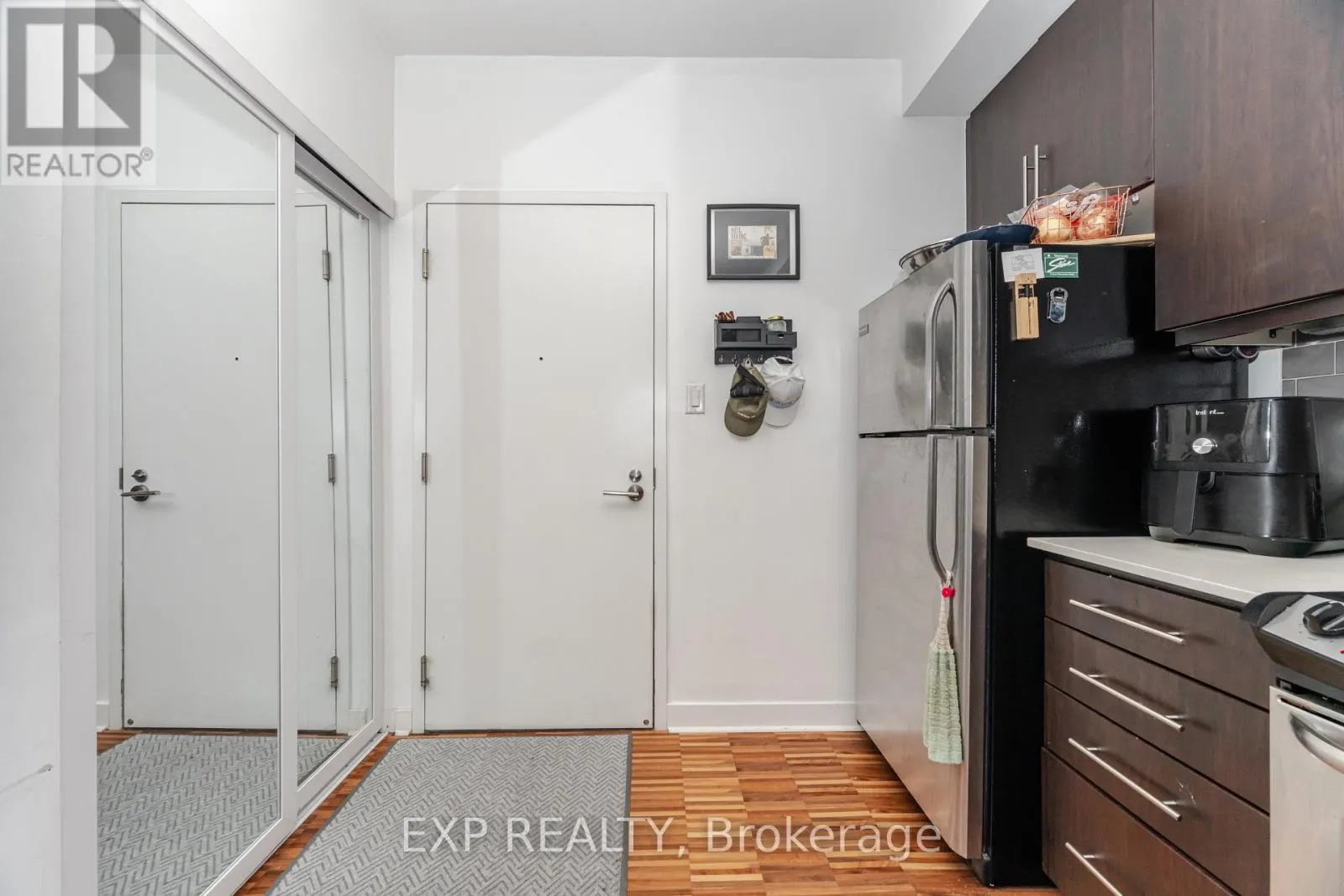 1005 - 1171 QUEEN STREET W