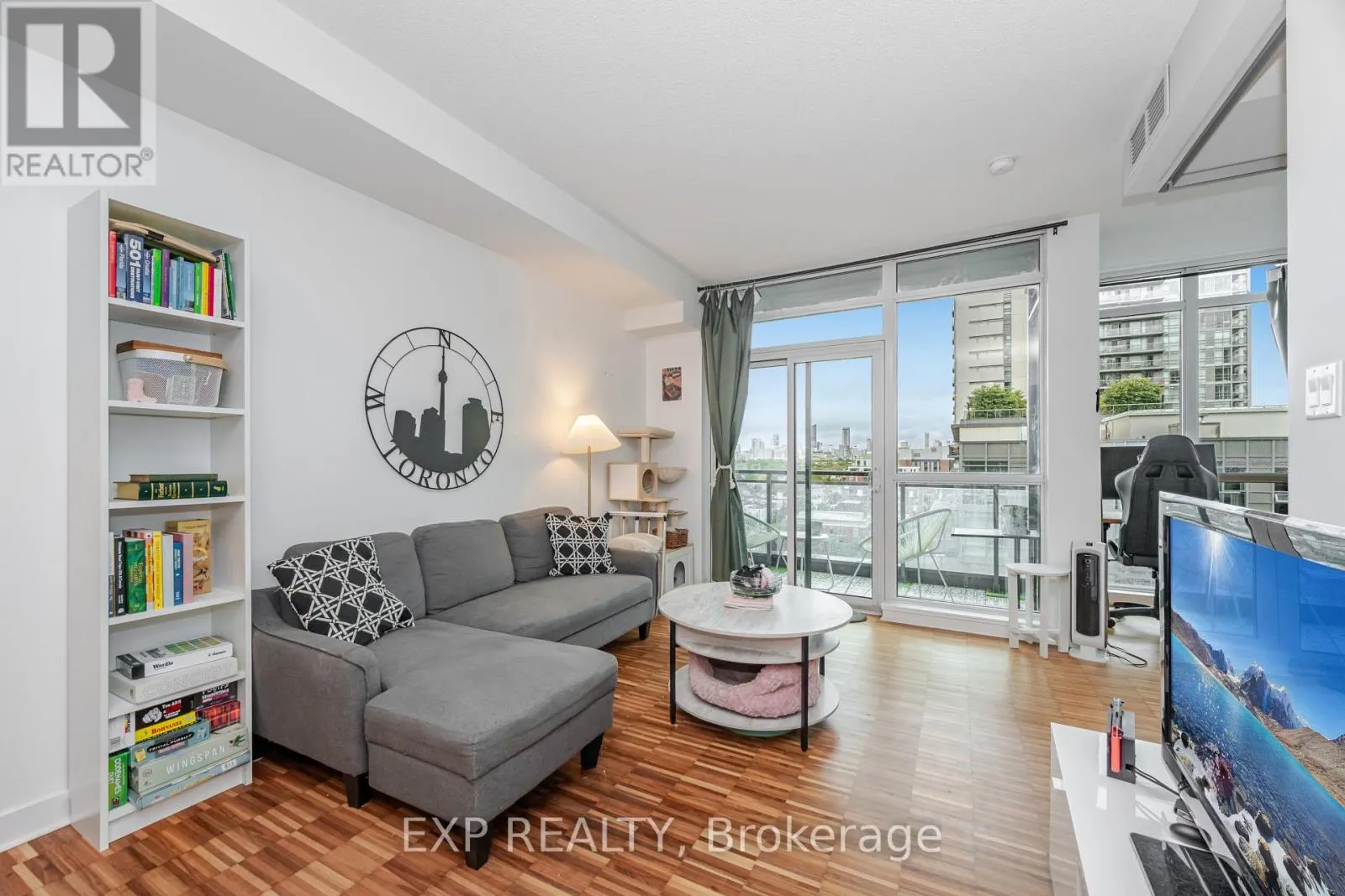 1005 - 1171 QUEEN STREET W