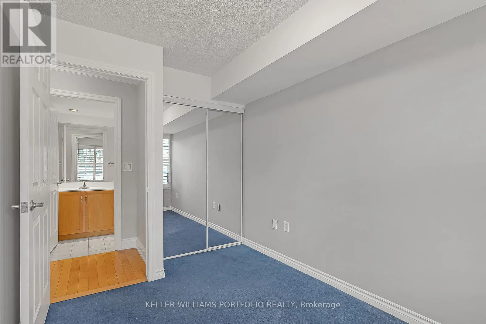 332 - 250 WELLINGTON STREET W