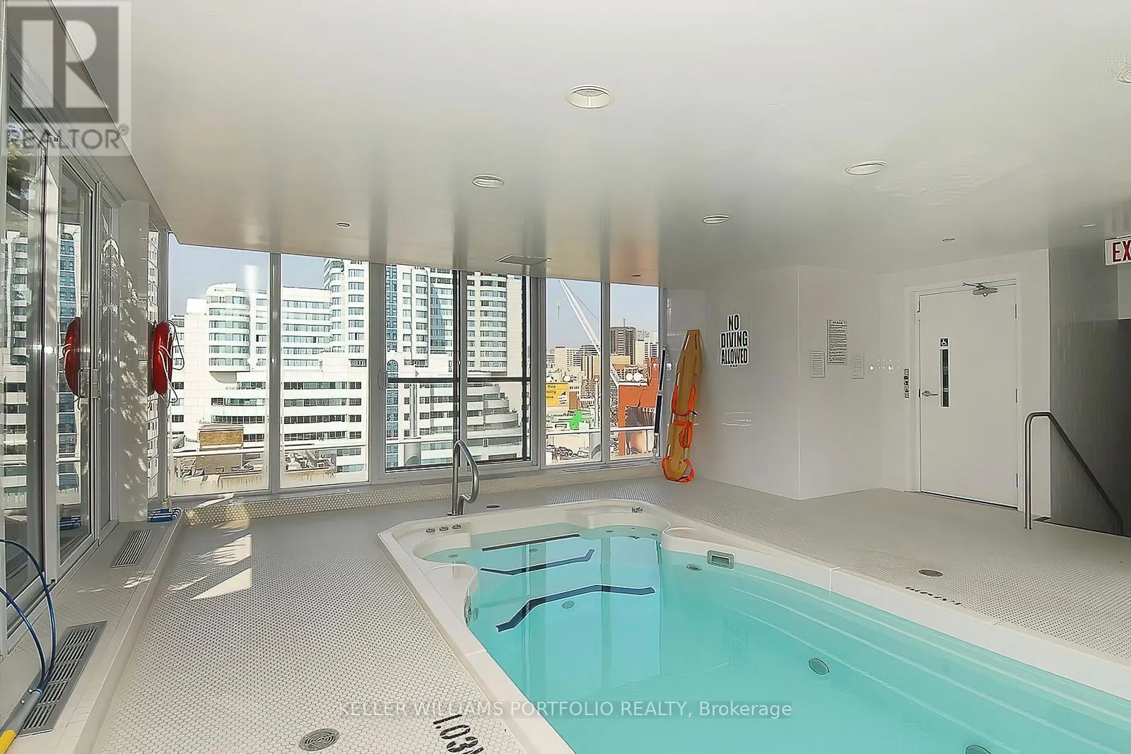 332 - 250 WELLINGTON STREET W