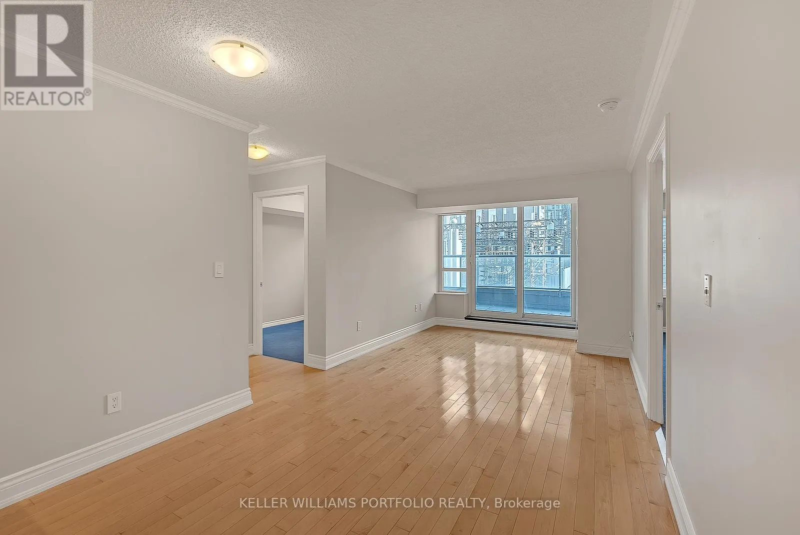 332 - 250 WELLINGTON STREET W