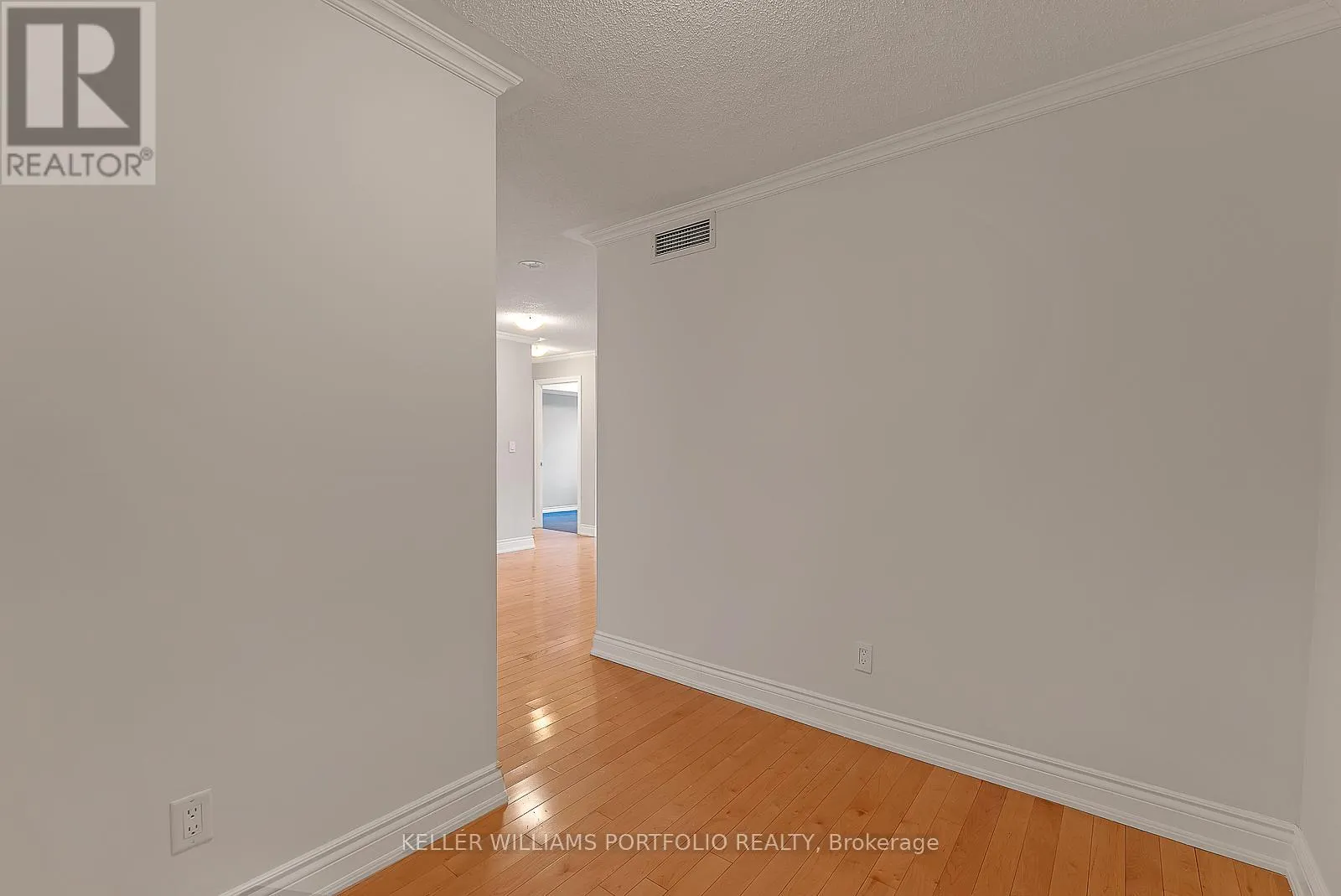 332 - 250 WELLINGTON STREET W