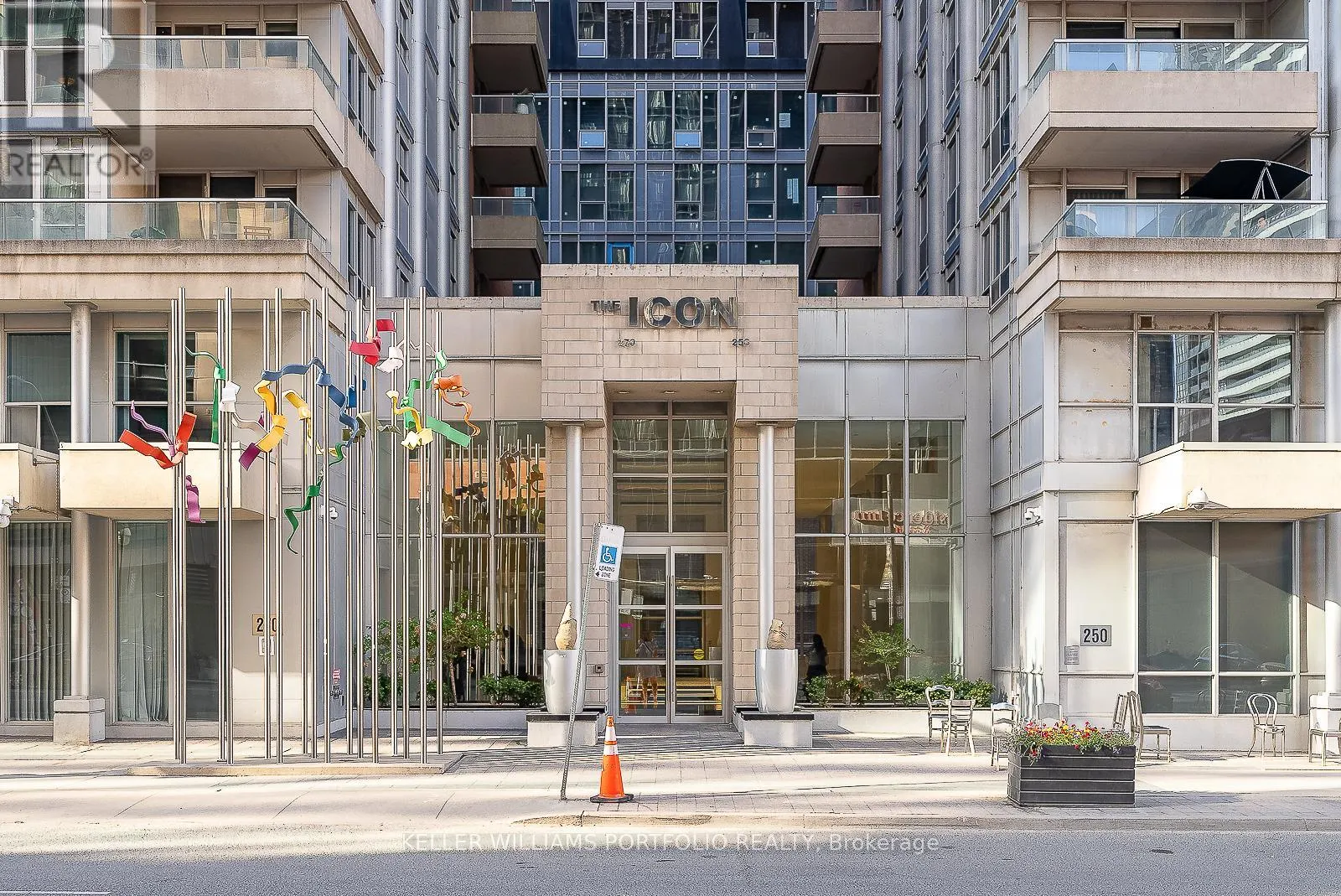 332 - 250 WELLINGTON STREET W