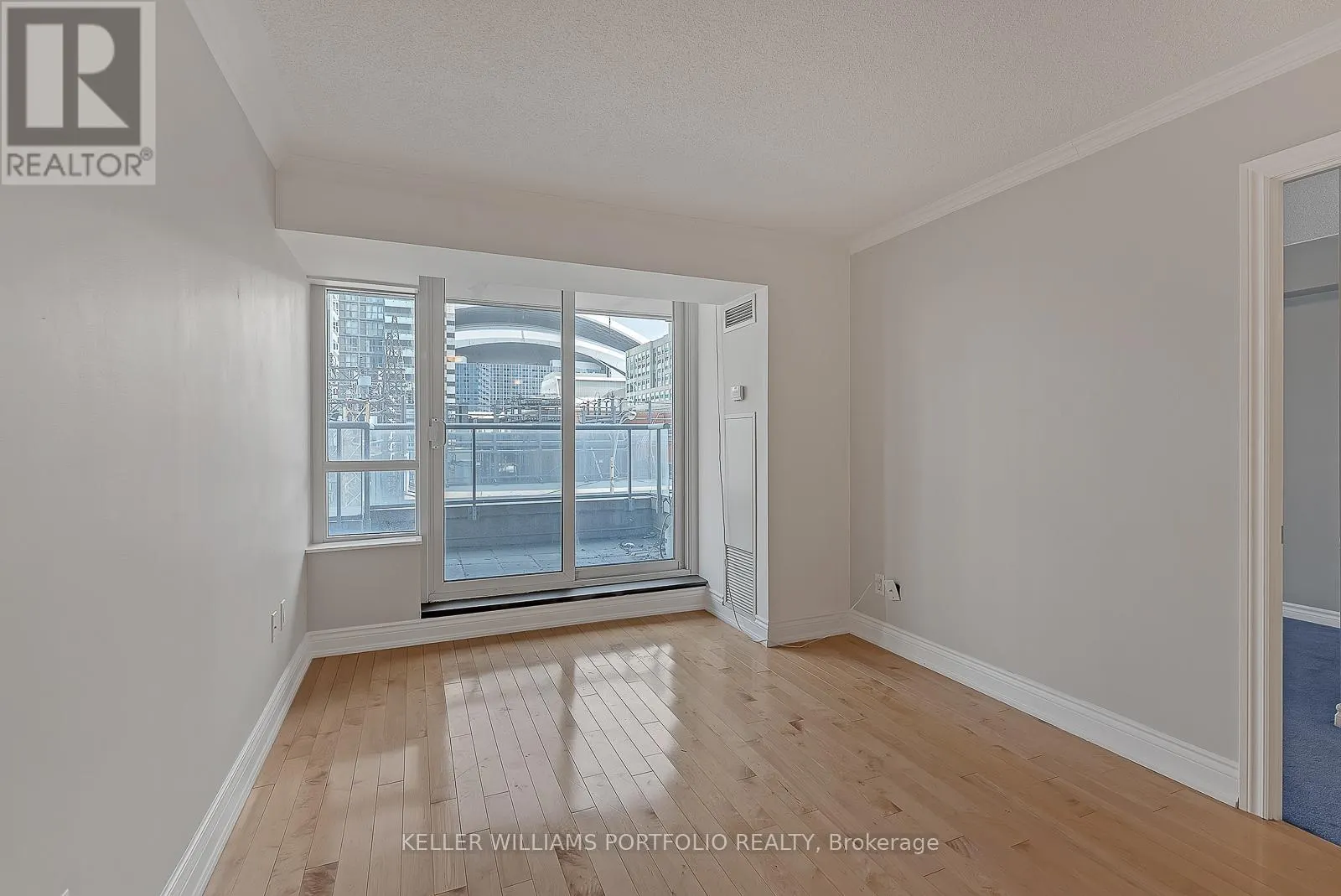 332 - 250 WELLINGTON STREET W