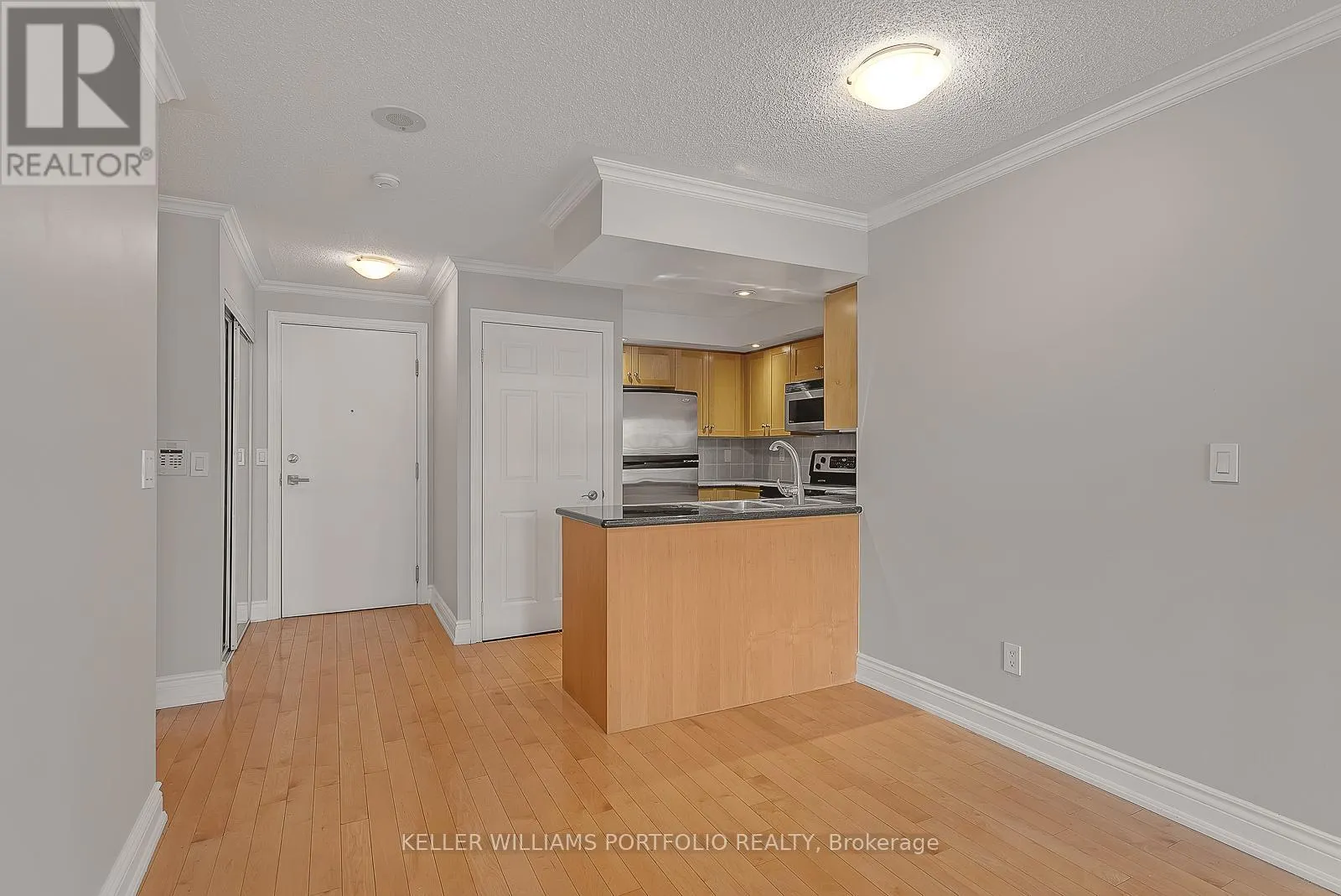 332 - 250 WELLINGTON STREET W