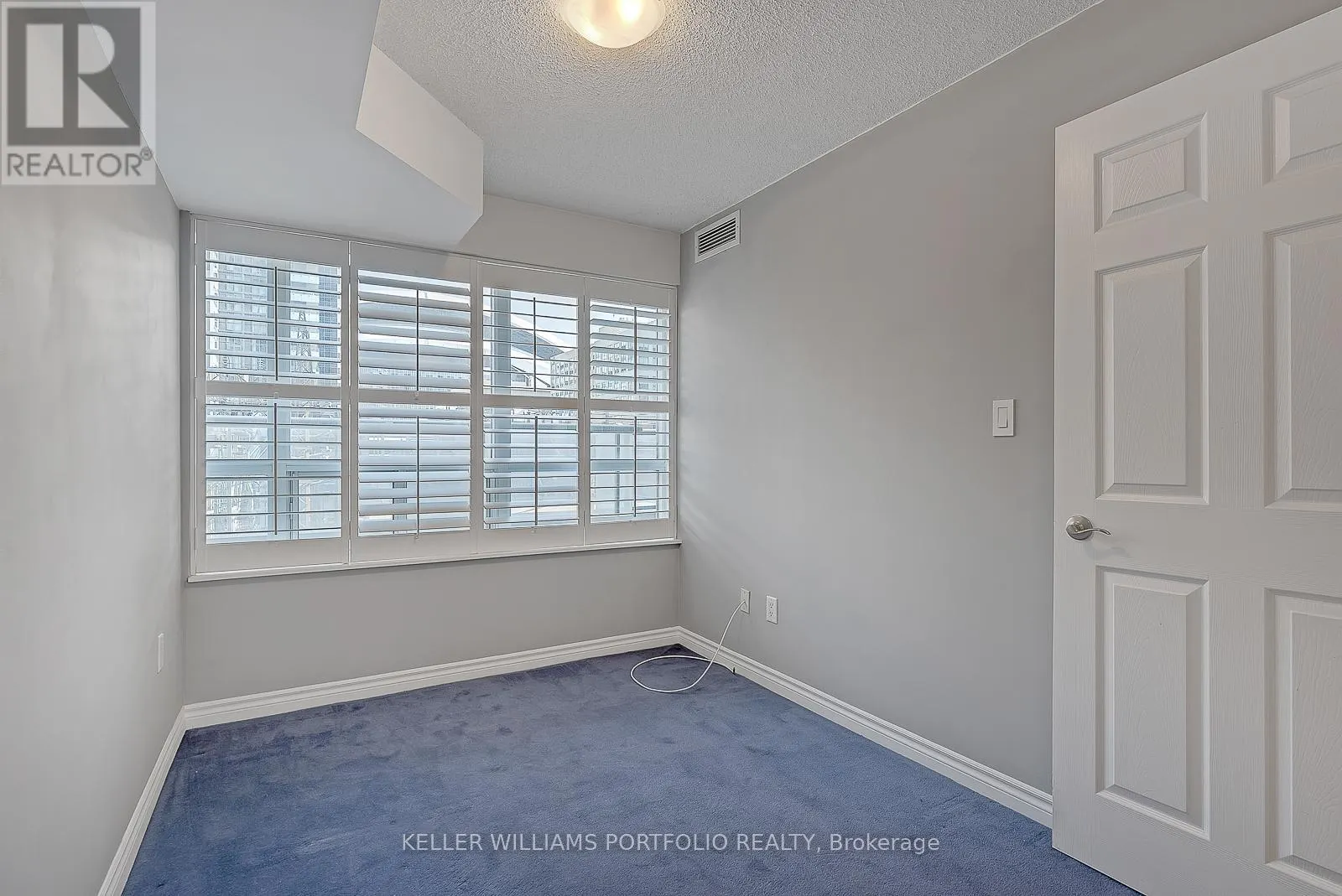 332 - 250 WELLINGTON STREET W