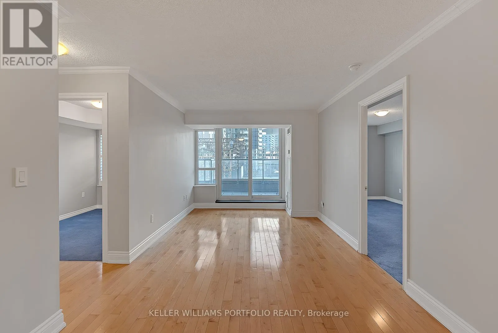 332 - 250 WELLINGTON STREET W