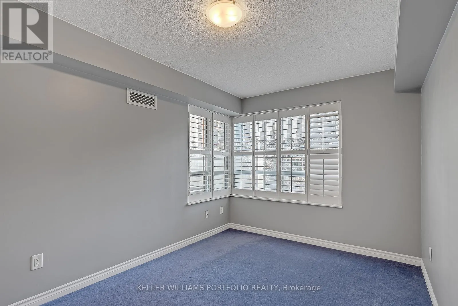 332 - 250 WELLINGTON STREET W
