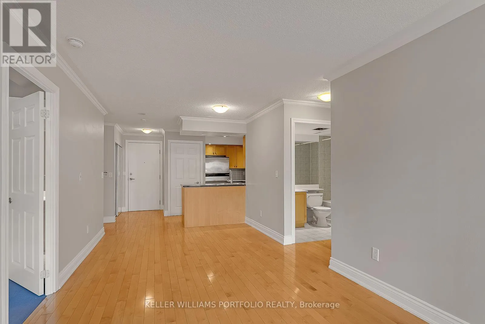 332 - 250 WELLINGTON STREET W