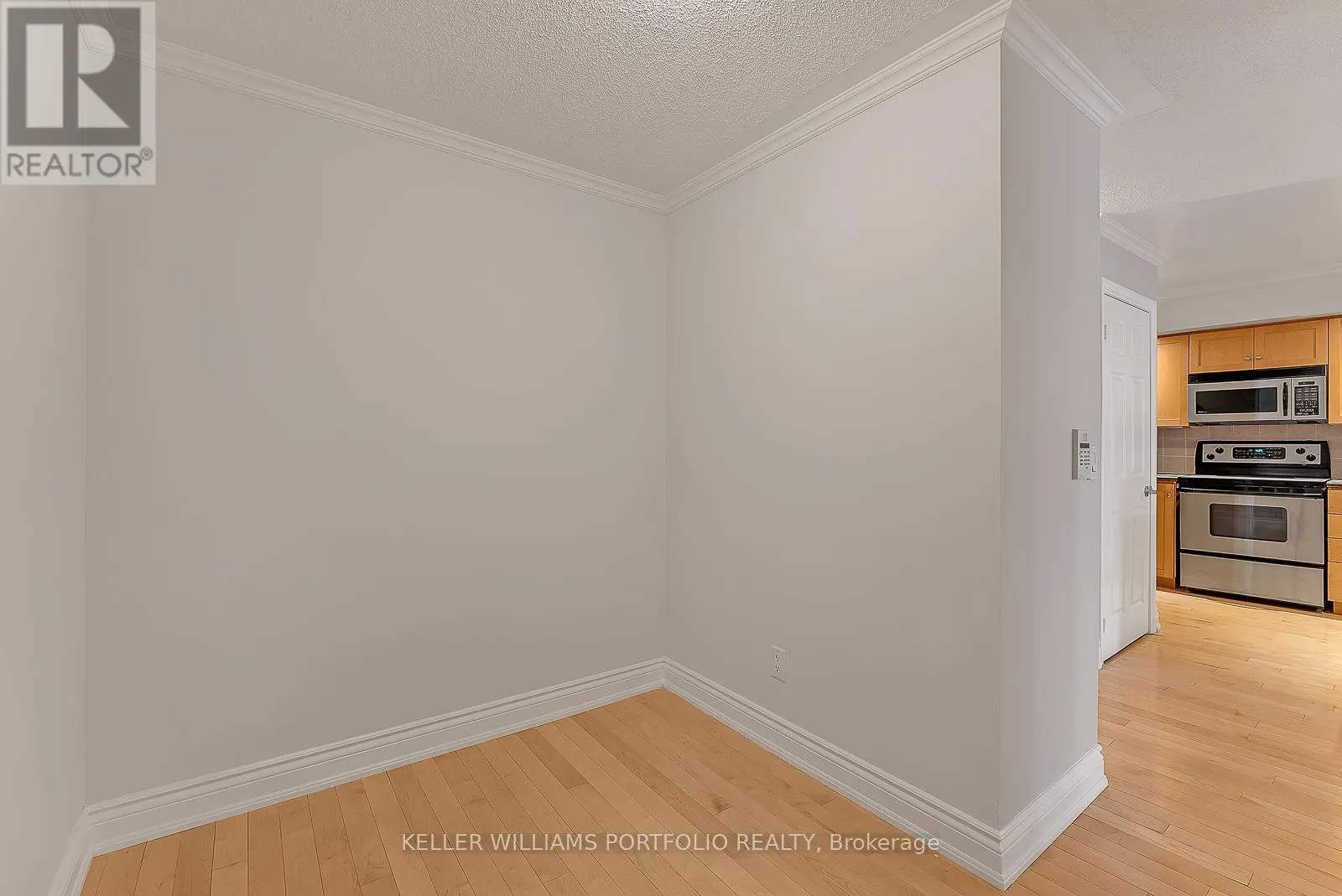 332 - 250 WELLINGTON STREET W