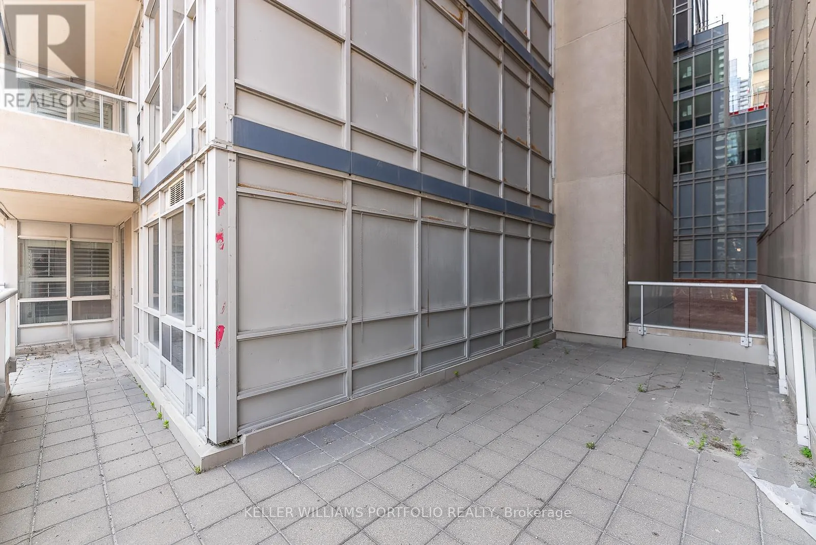 332 - 250 WELLINGTON STREET W