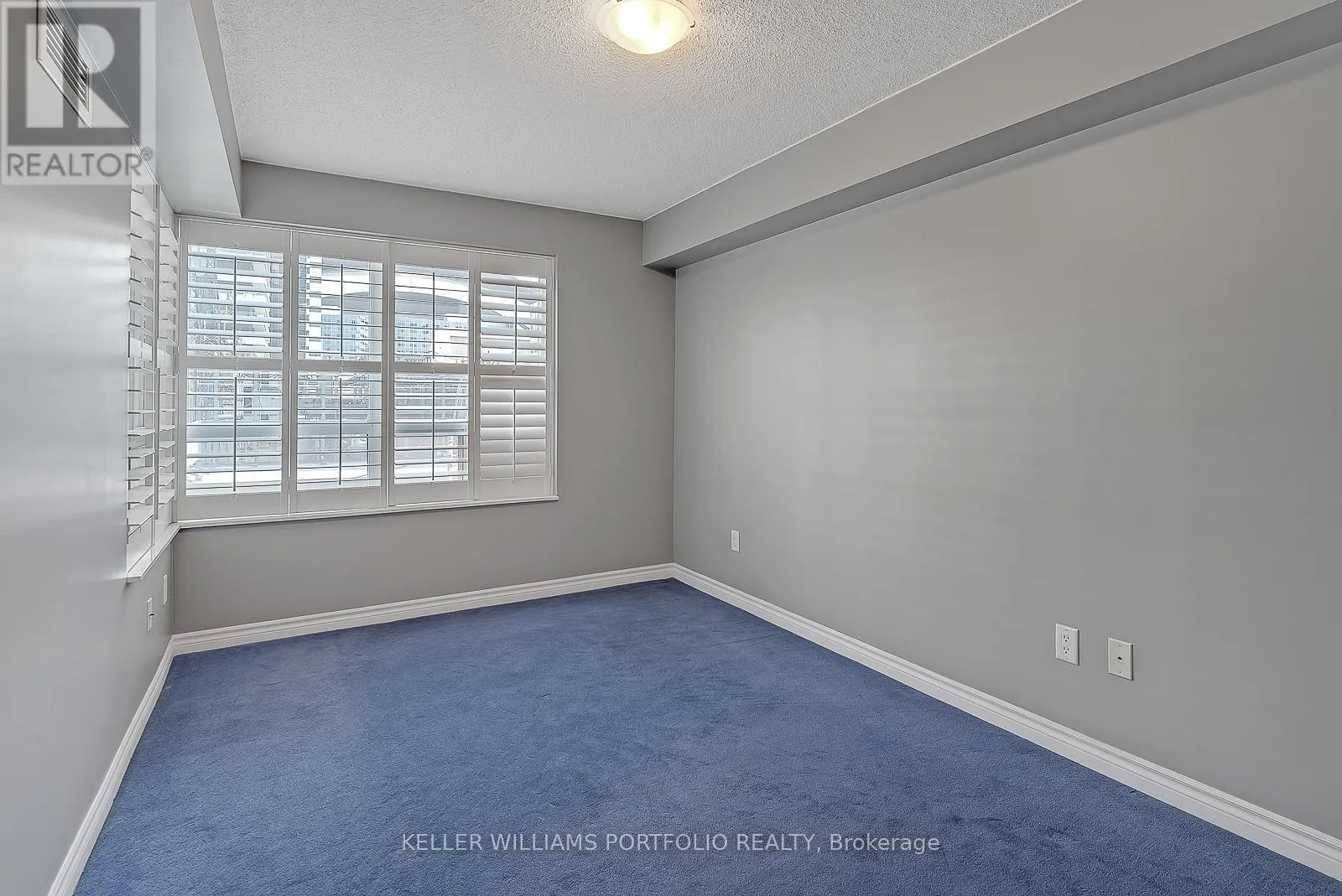 332 - 250 WELLINGTON STREET W