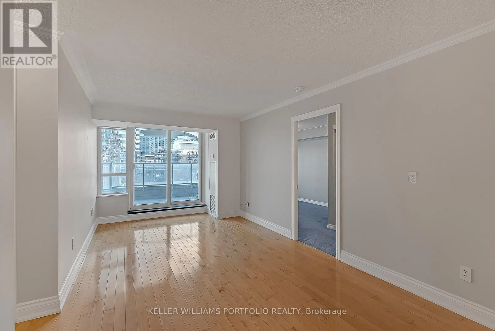332 - 250 WELLINGTON STREET W