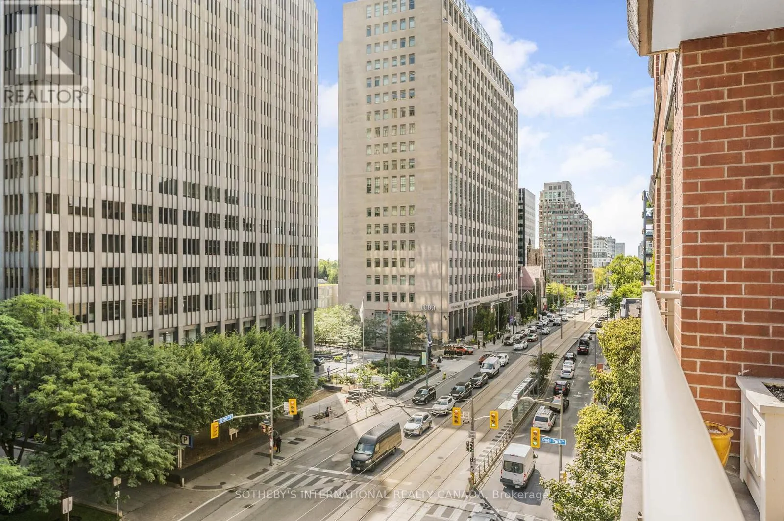 605 - 1 DEER PARK CRESCENT