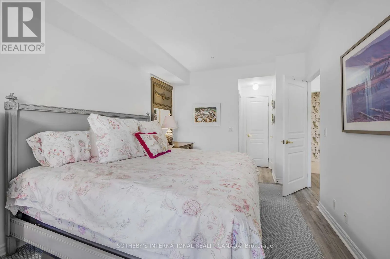 605 - 1 DEER PARK CRESCENT