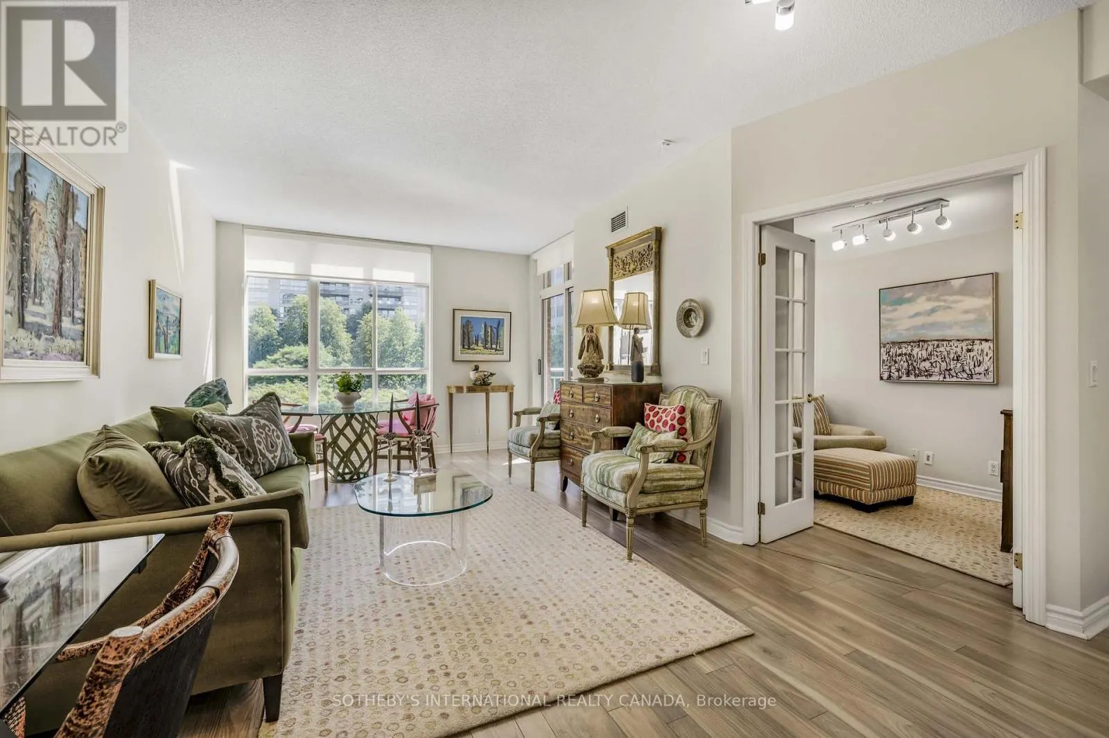 605 - 1 DEER PARK CRESCENT