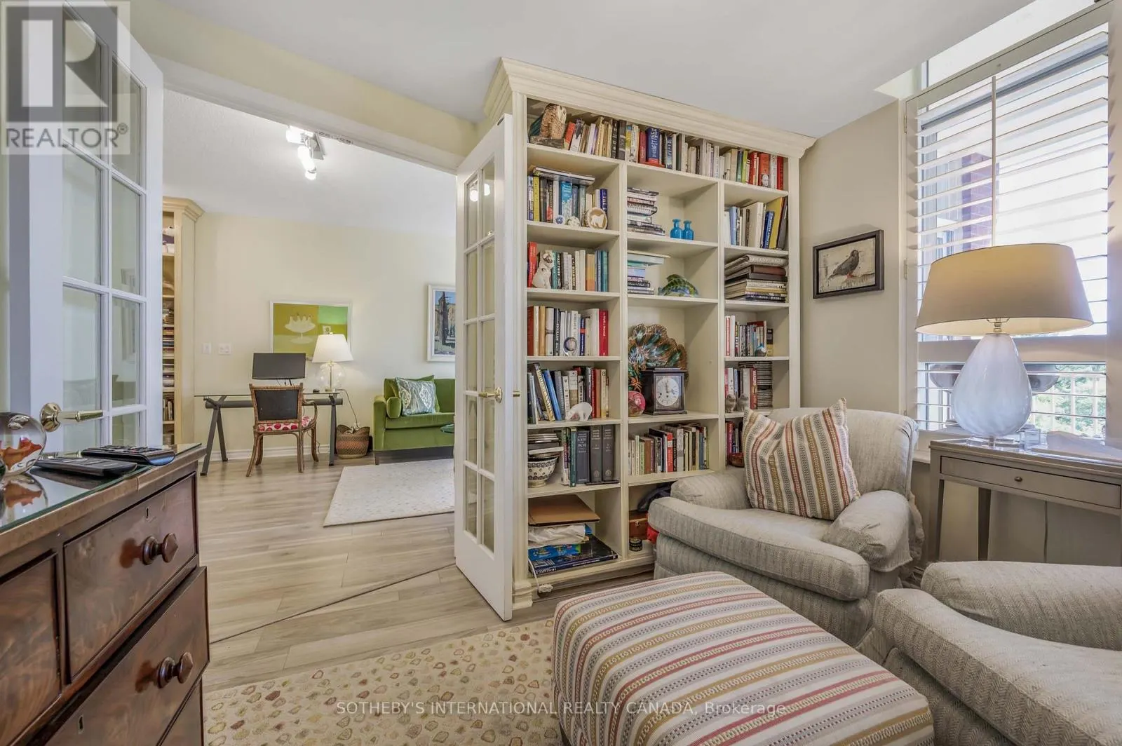 605 - 1 DEER PARK CRESCENT