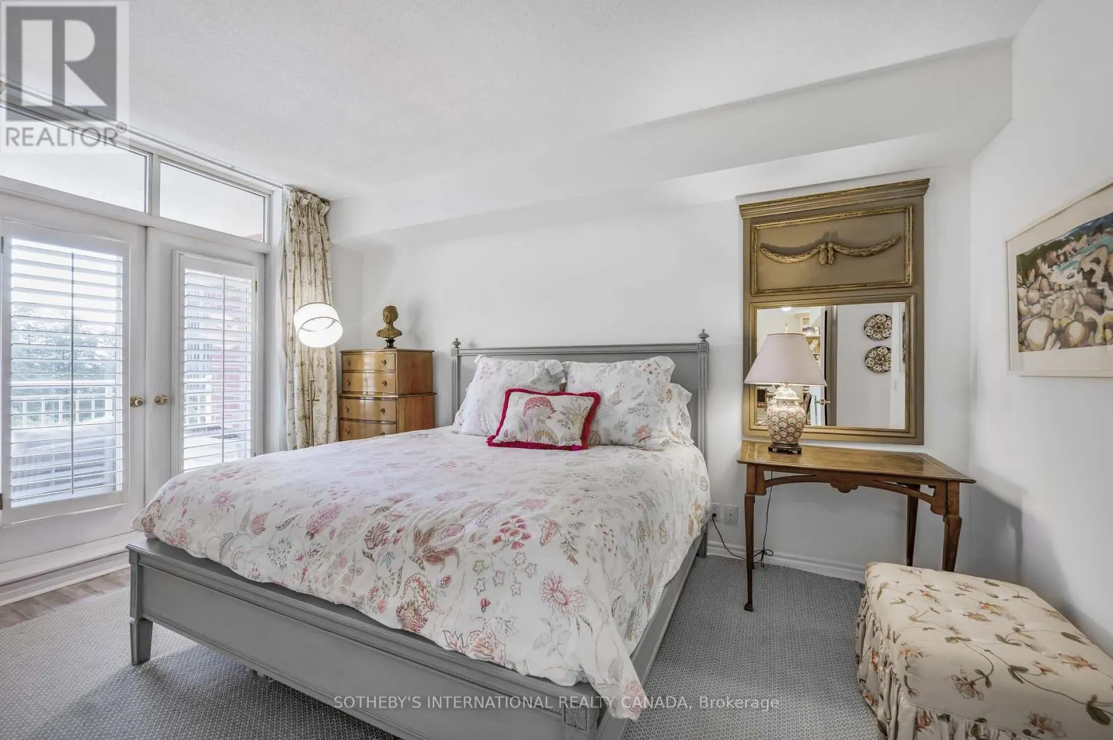 605 - 1 DEER PARK CRESCENT