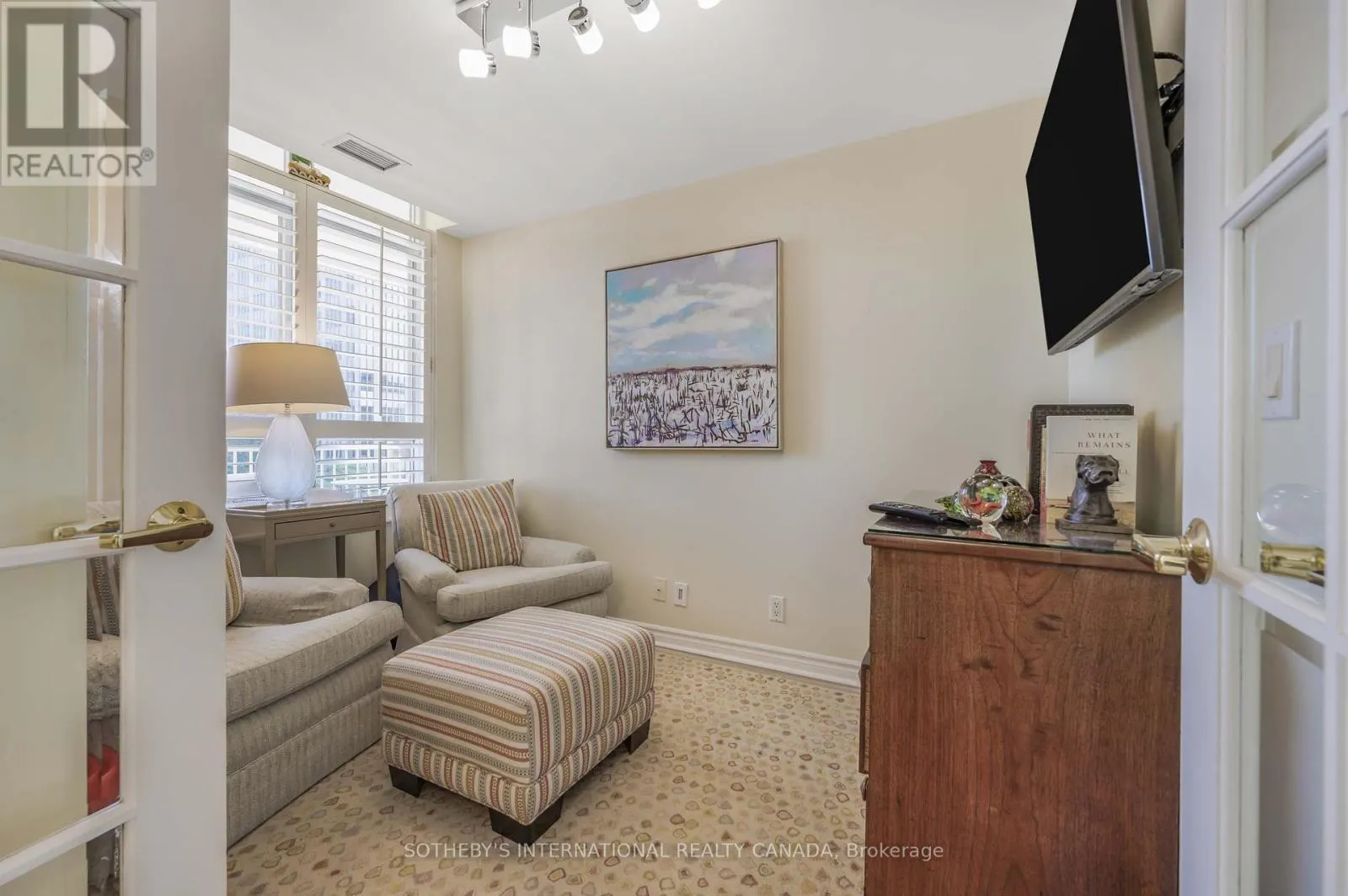 605 - 1 DEER PARK CRESCENT