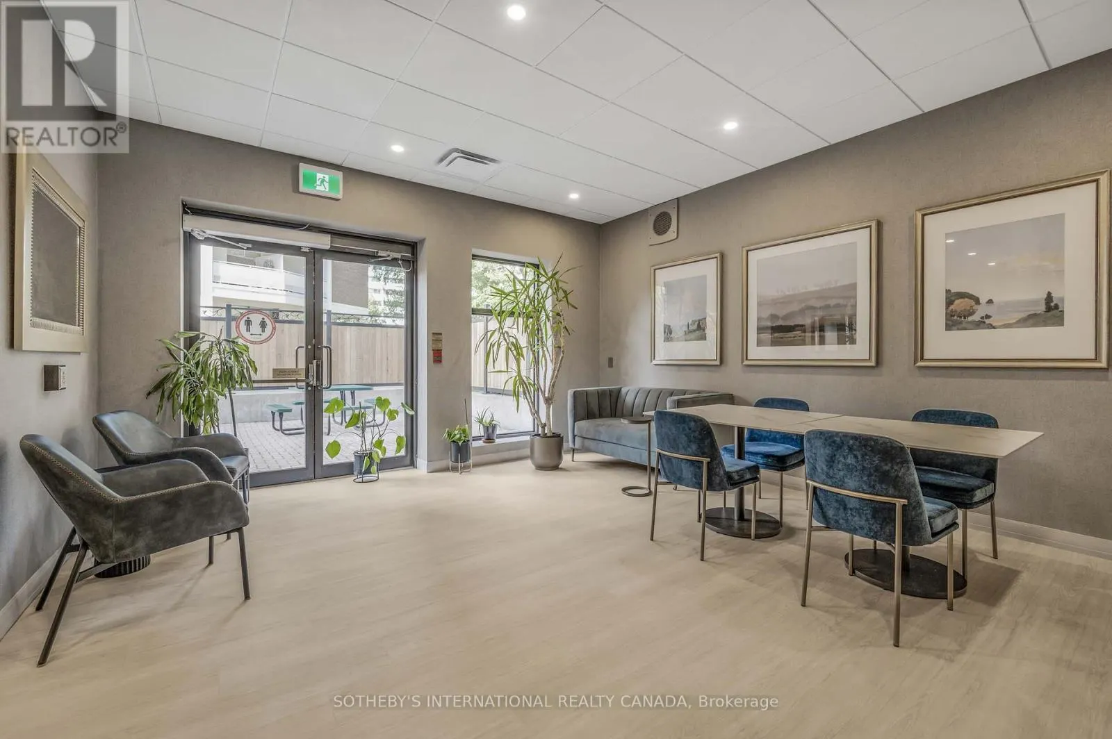 605 - 1 DEER PARK CRESCENT