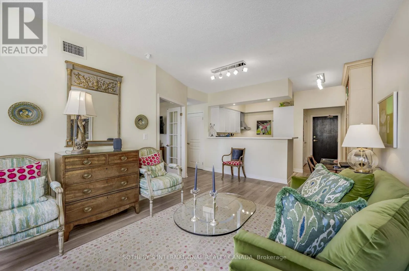 605 - 1 DEER PARK CRESCENT