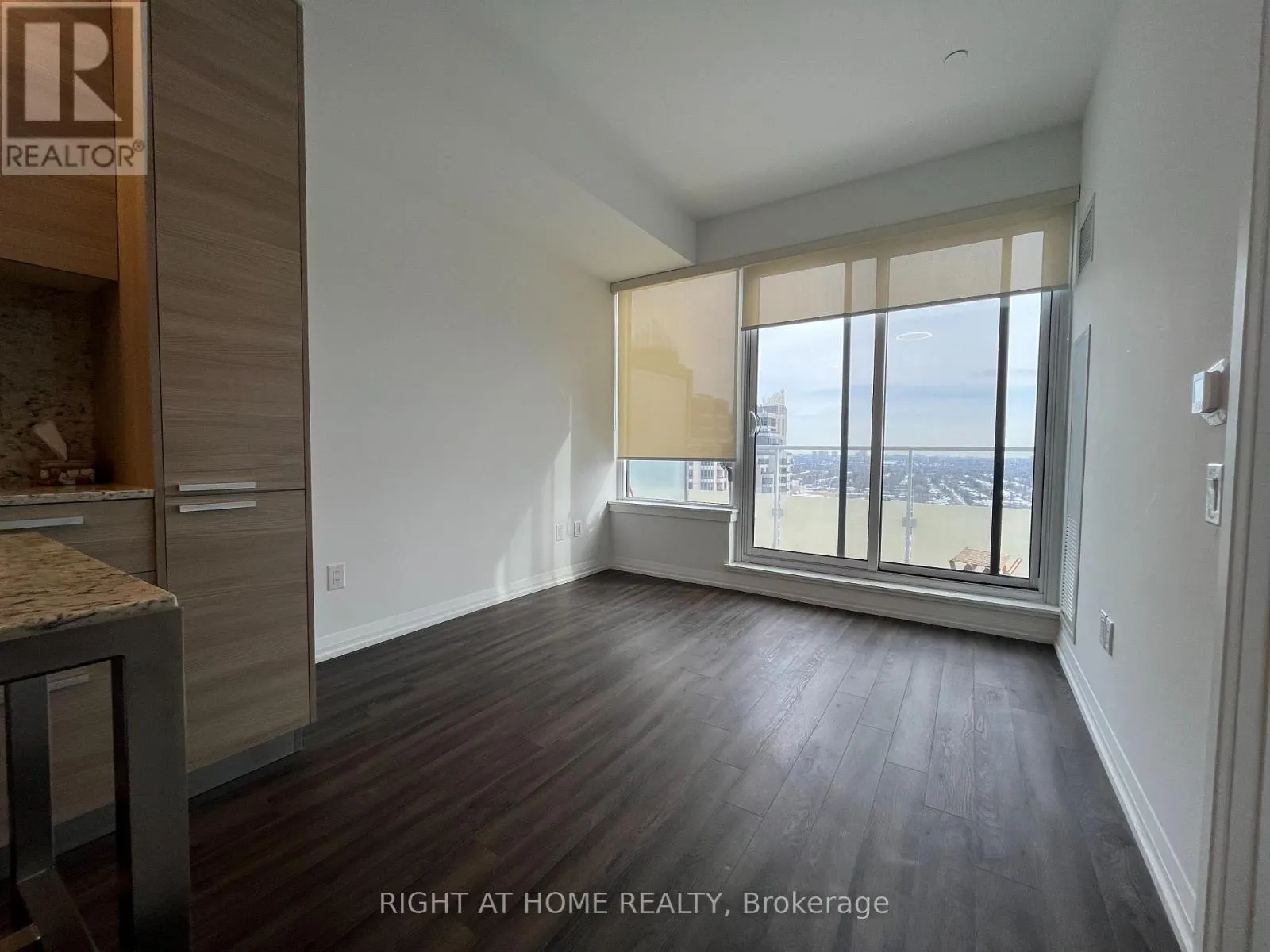 2901 - 75 CANTERBURY PLACE