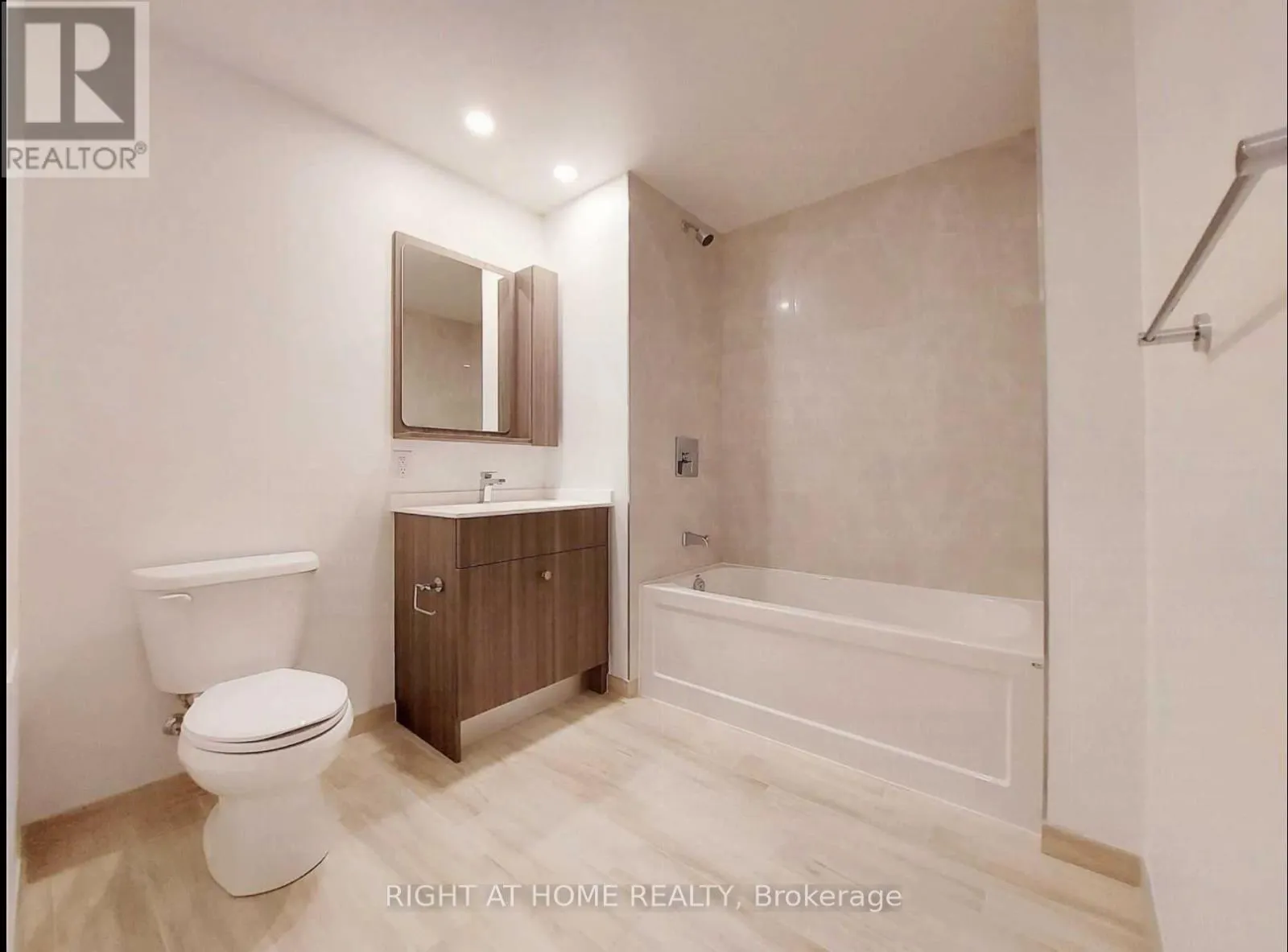 2901 - 75 CANTERBURY PLACE