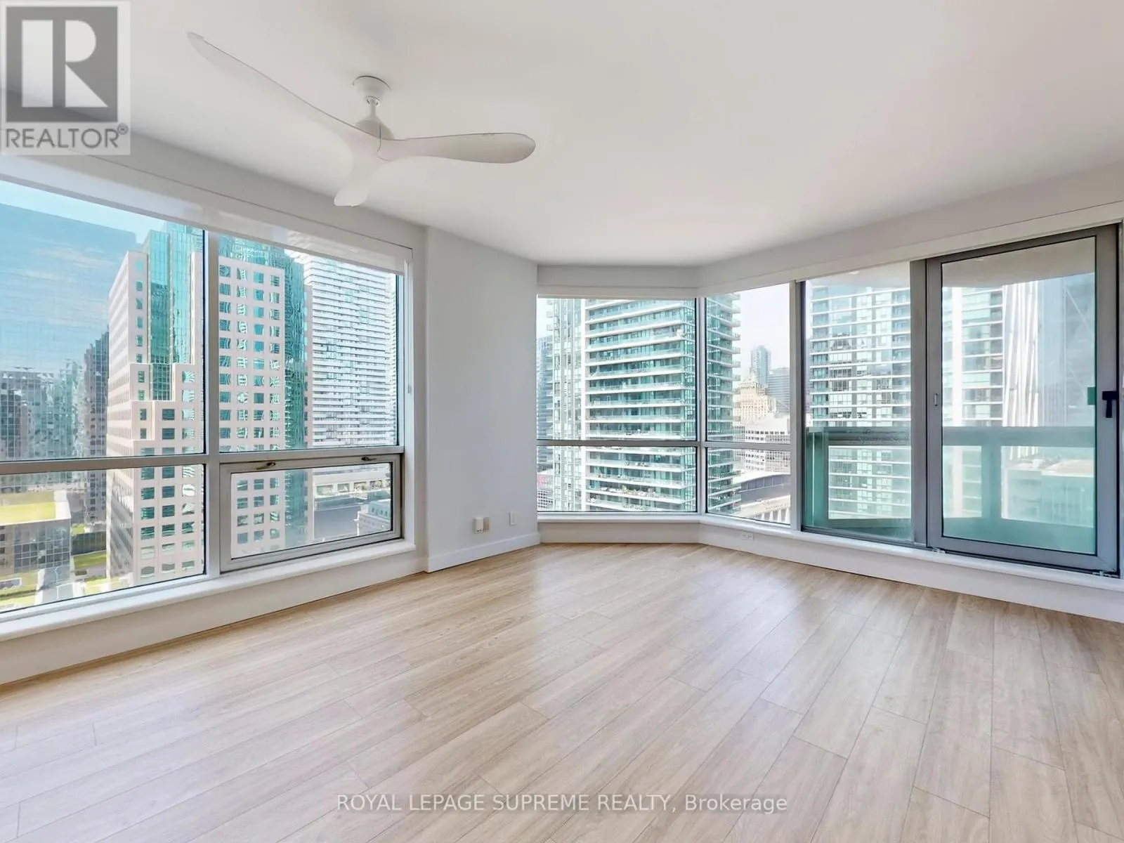 2210 - 10 QUEENS QUAY W