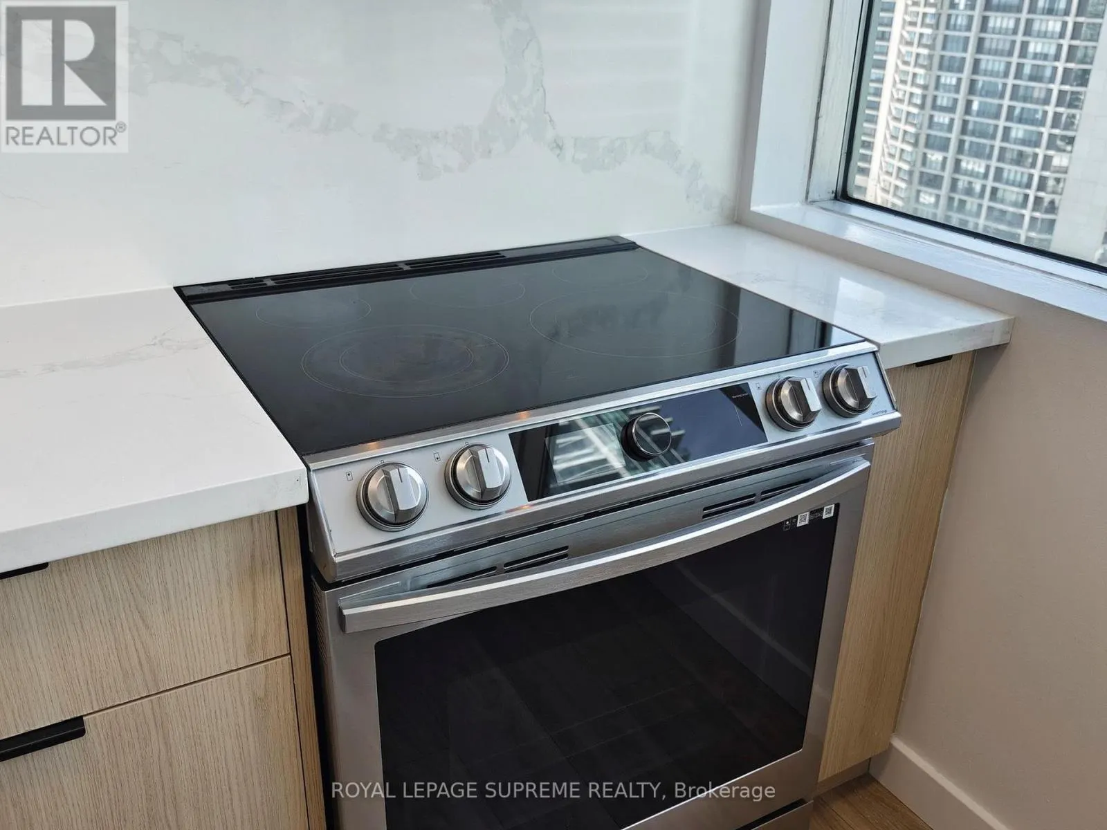 2210 - 10 QUEENS QUAY W