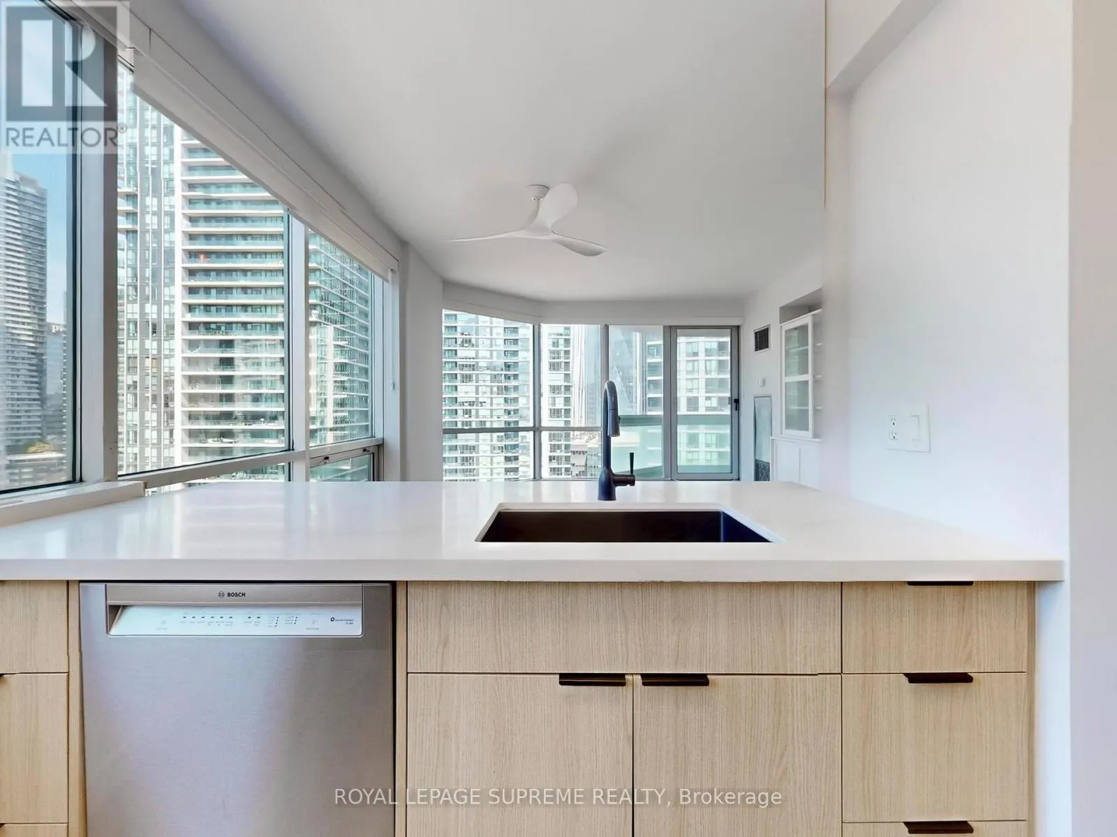 2210 - 10 QUEENS QUAY W