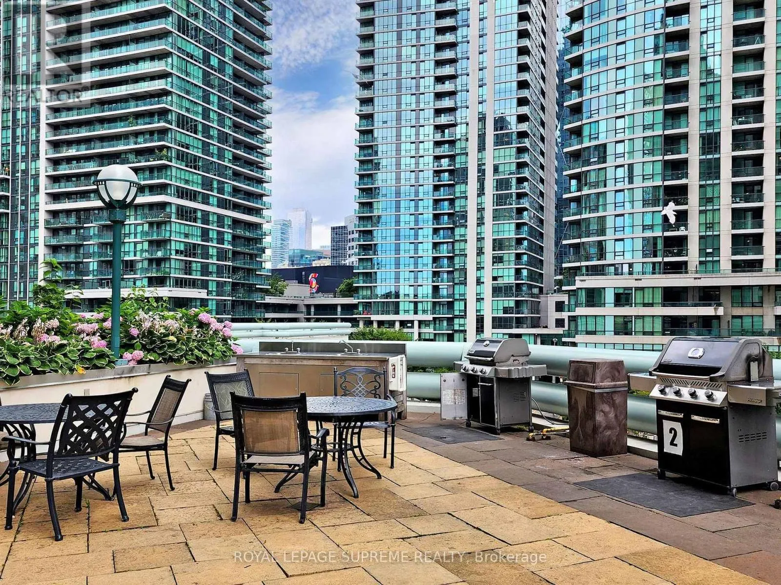 2210 - 10 QUEENS QUAY W