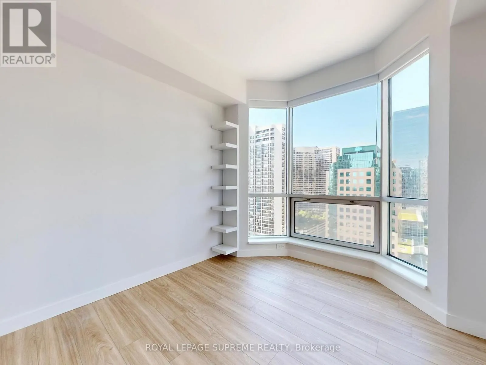 2210 - 10 QUEENS QUAY W