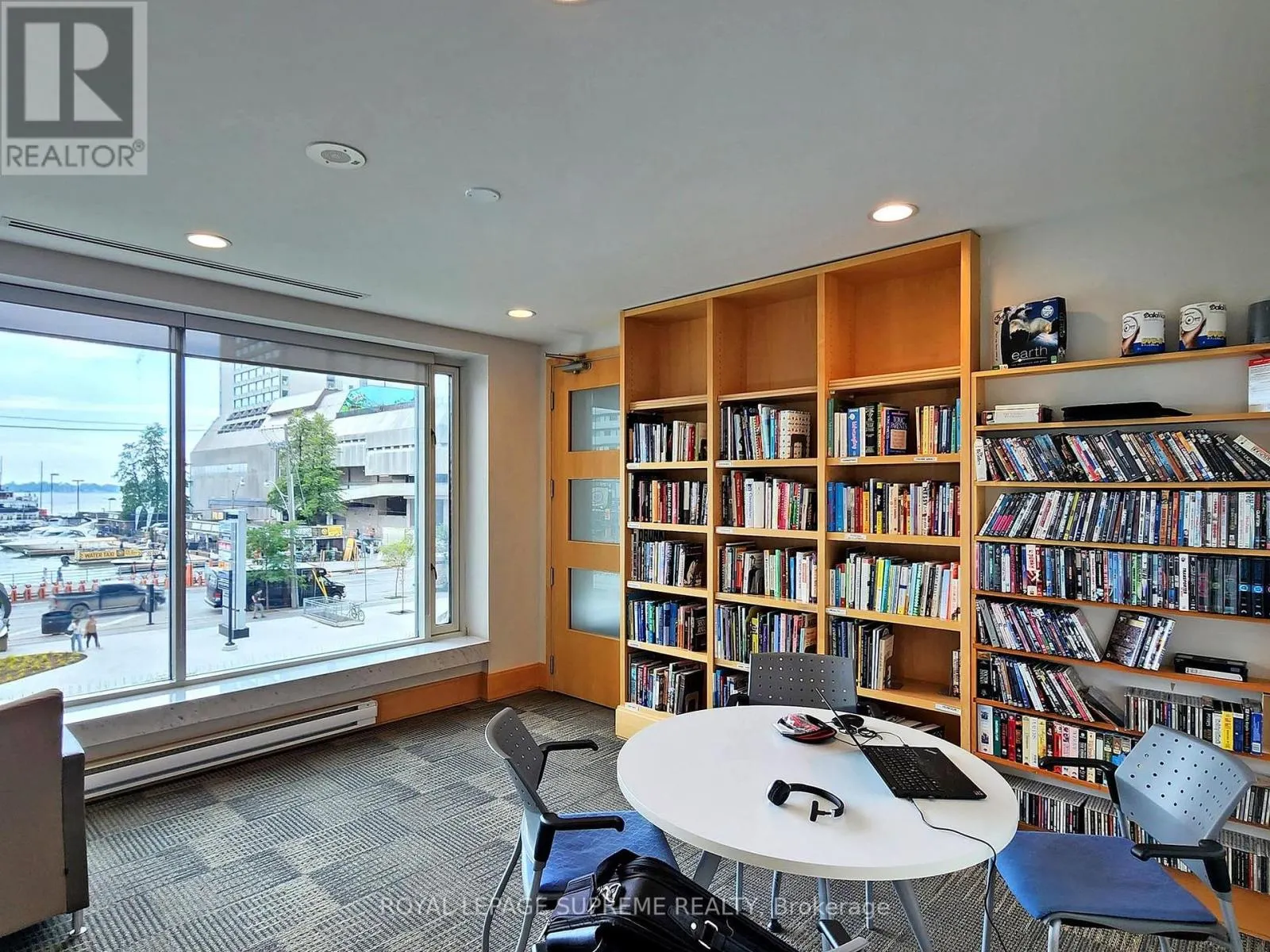 2210 - 10 QUEENS QUAY W