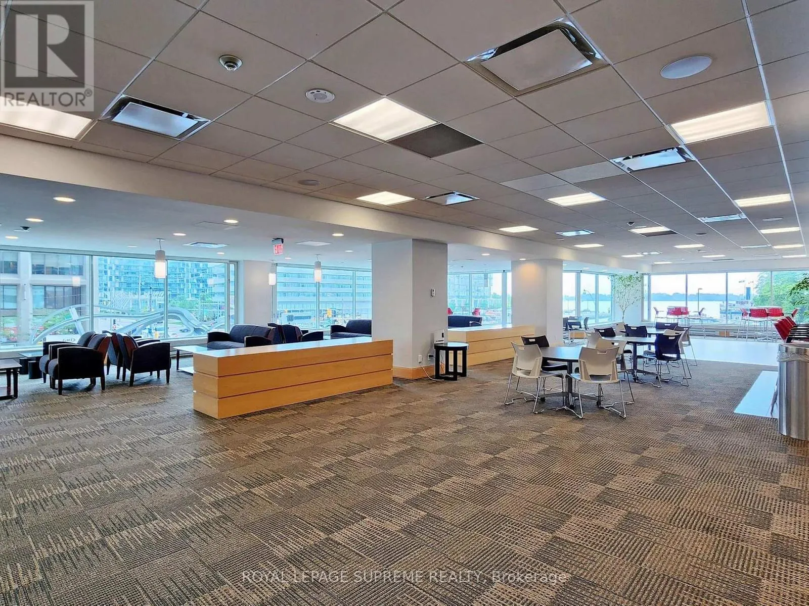 2210 - 10 QUEENS QUAY W