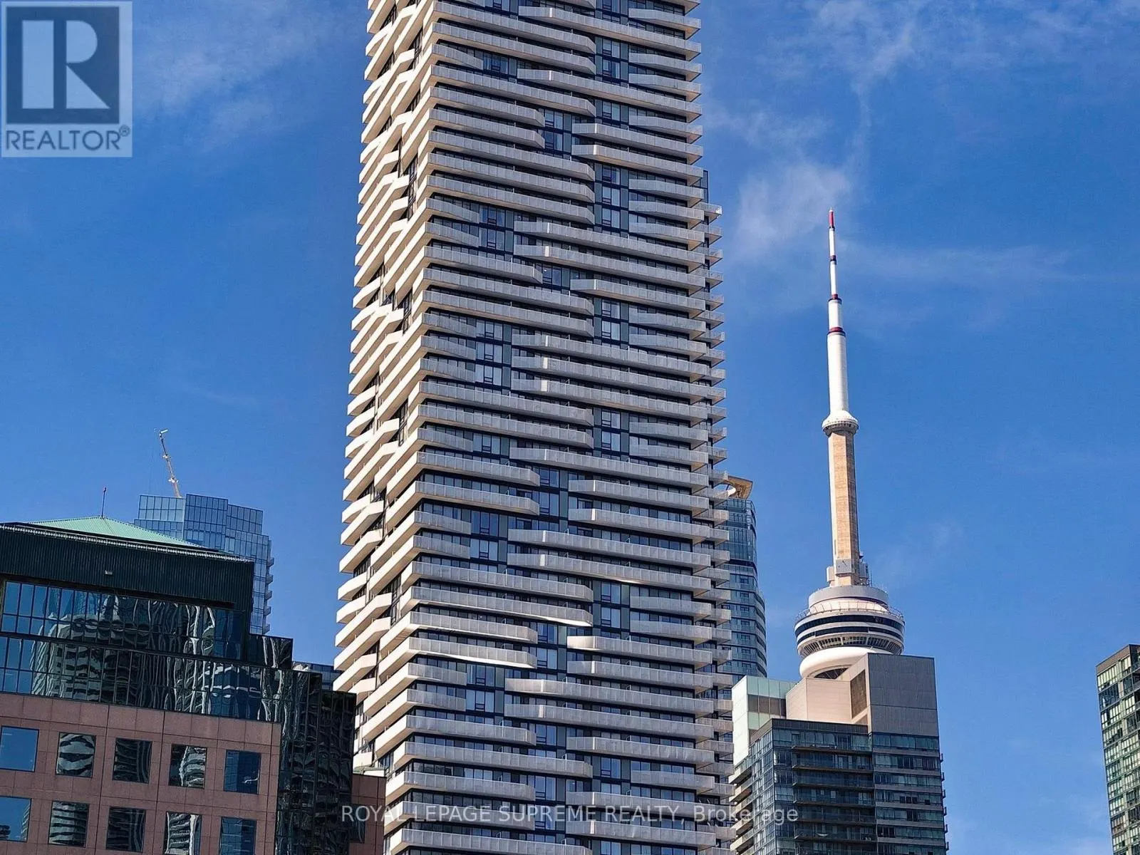 2210 - 10 QUEENS QUAY W