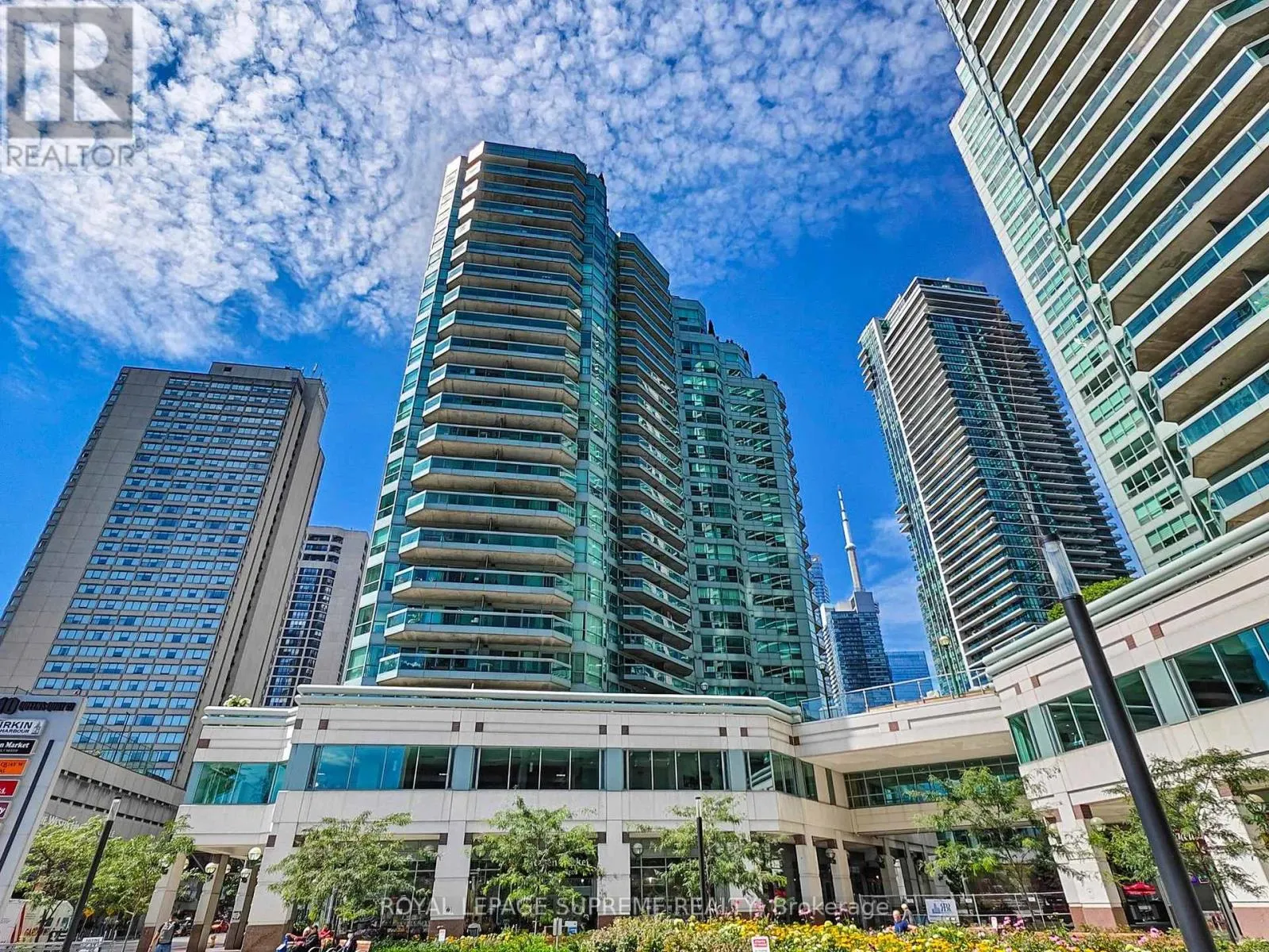 2210 - 10 QUEENS QUAY W
