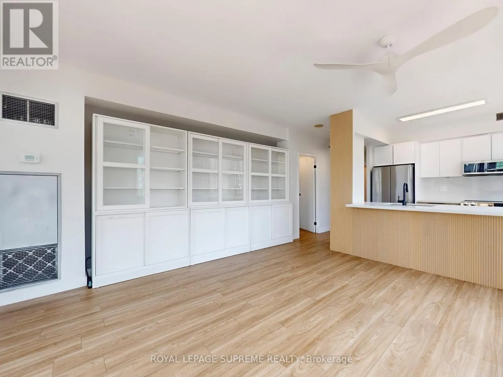 2210 - 10 QUEENS QUAY W