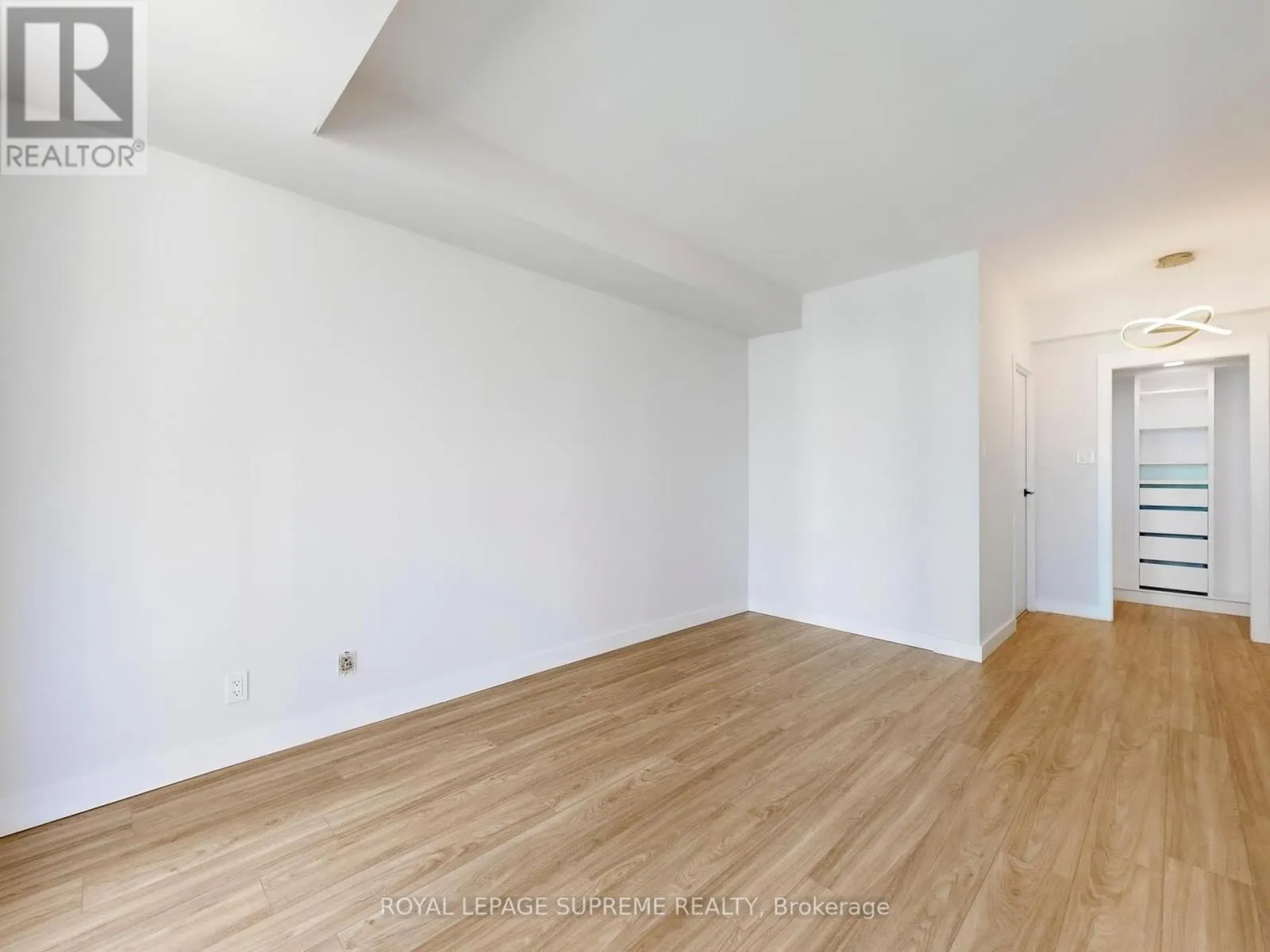 2210 - 10 QUEENS QUAY W