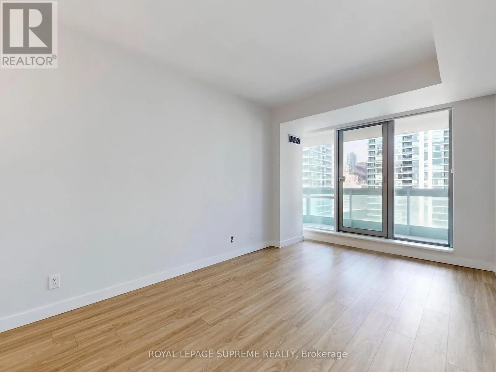 2210 - 10 QUEENS QUAY W
