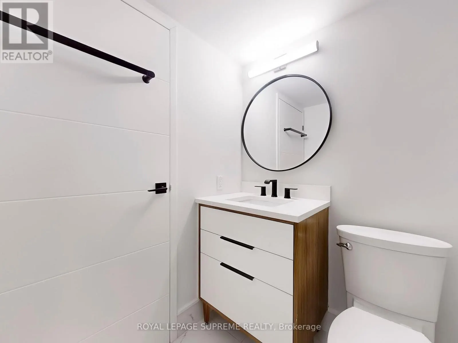 2210 - 10 QUEENS QUAY W